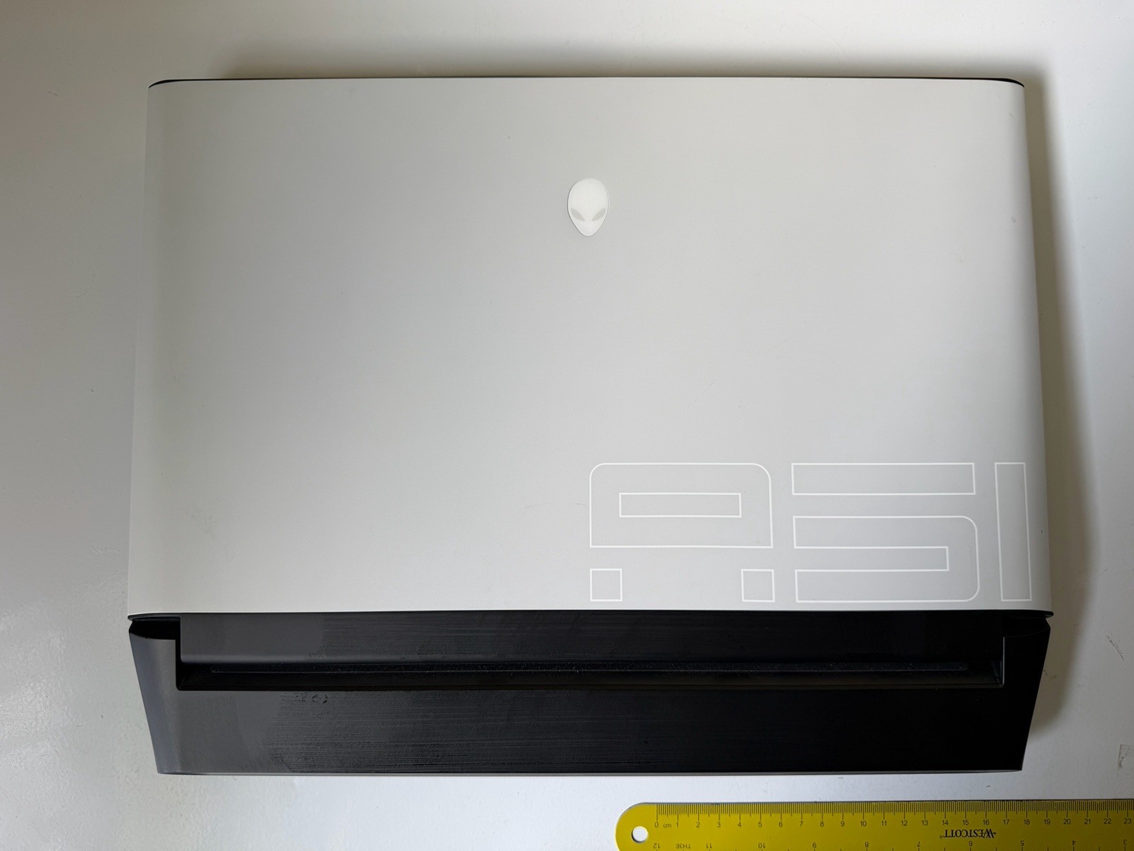 Dell Alienware Area-51m i9-9900K 3.60 64GB DDR4 256 GB M.2 RTX 2080 144mhz