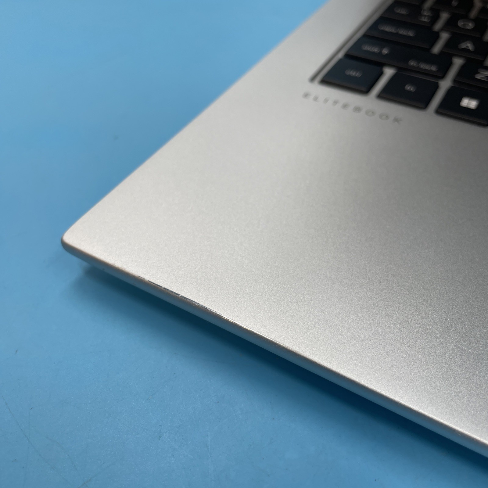 HP EliteBook 840 G10 | i5-1345U | 16GB RAM | 256GB SSD | WIN 11 PRO | 75% BATT