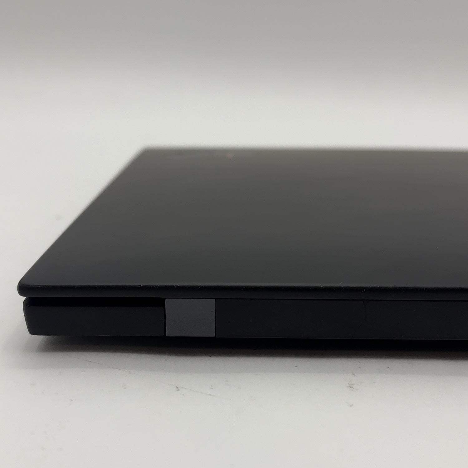Lenovo ThinkPad X1 Carbon Gen 9 20XW004RUS 14″ i7-1185G7 16GB RAM 512GB SSD