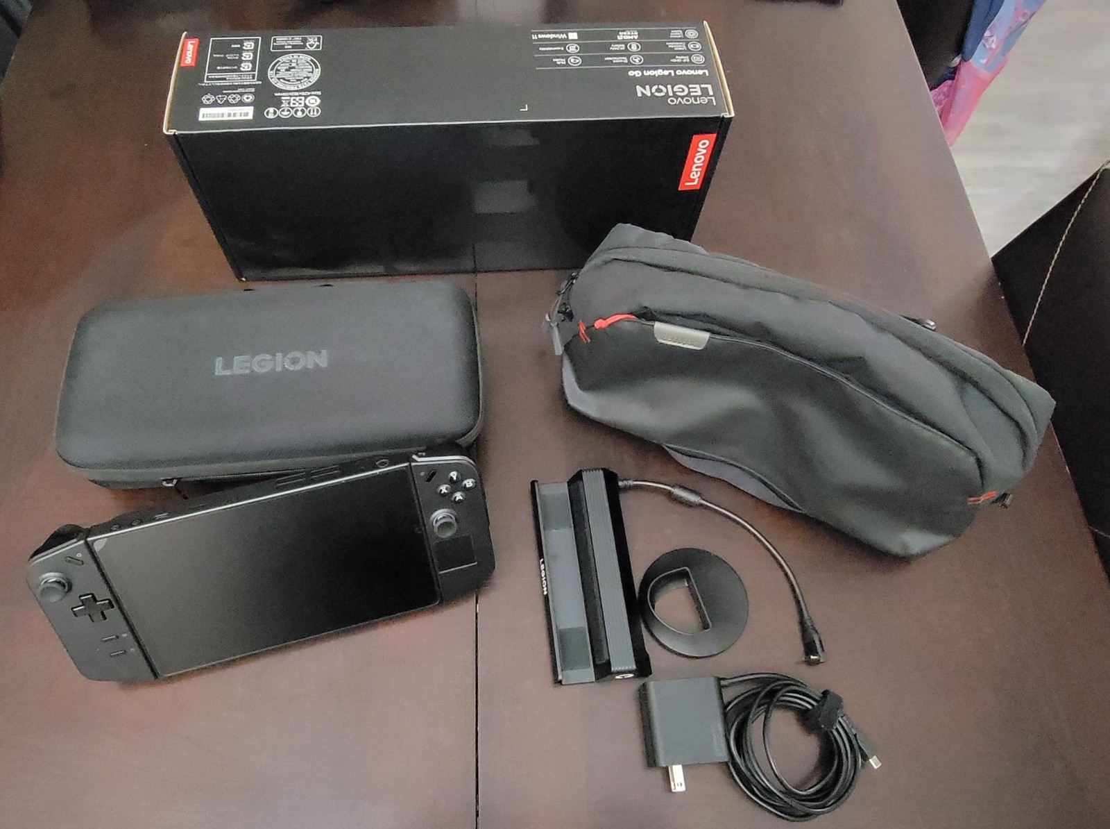 Lenovo Legion GO 8.8” 16GB RAM 2TB SSD AMD Ryzen Z1 Extreme