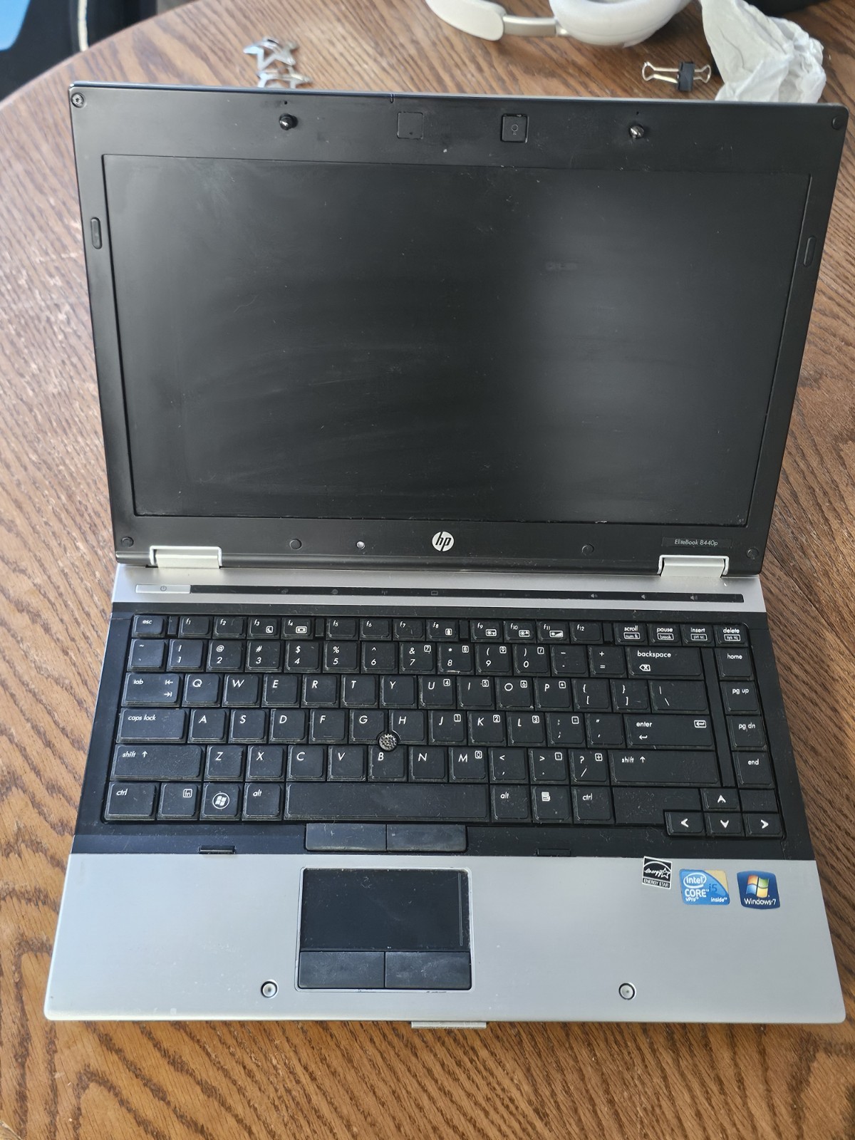 2 HP ELITEBOOKs: 8440P & 8460P – INTEL I5 M540 / 2520M – both sorta BOOT UP