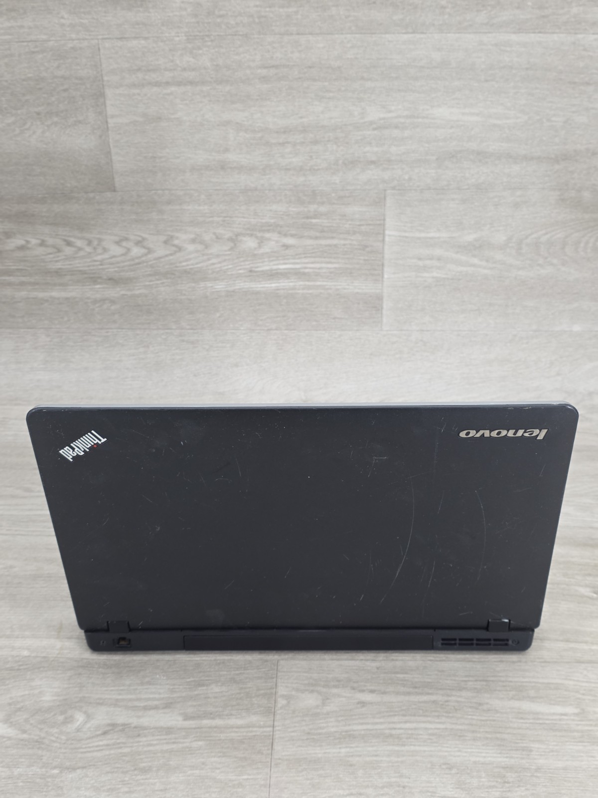 Lenovo ThinkPad Edge E520 15.6″Core i3 2.3GHz 4GB 500GB Broken Screen No Charger
