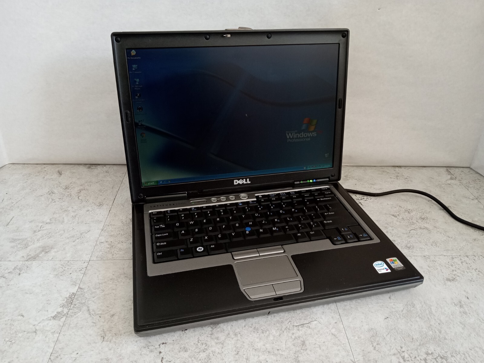 Dell D620 14″ Laptop Intel Core Duo 2GB RAM 80GB HDD XP RS232 *DIM SCREEN* -RR