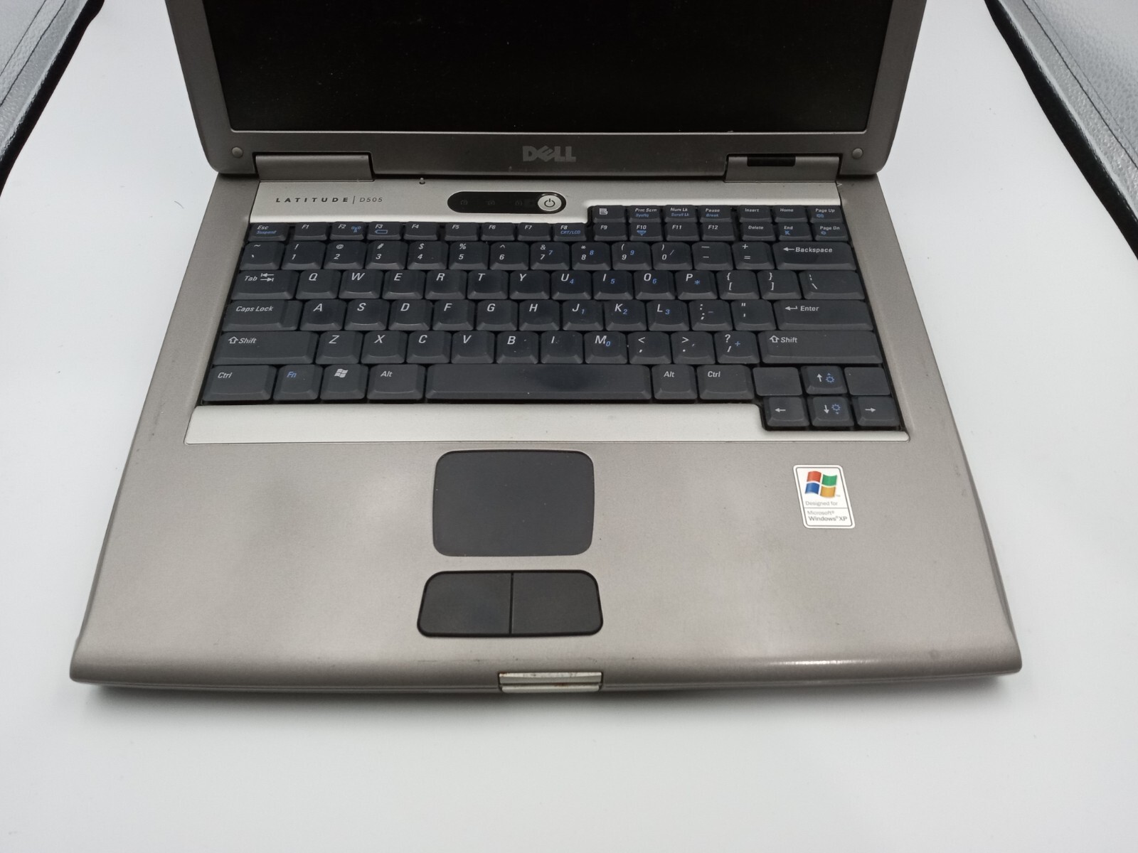 Dell Latitude D505 15″ Laptop Intel Pentium 1.5GHz 1GB RAM – BOOTS – READ -RR