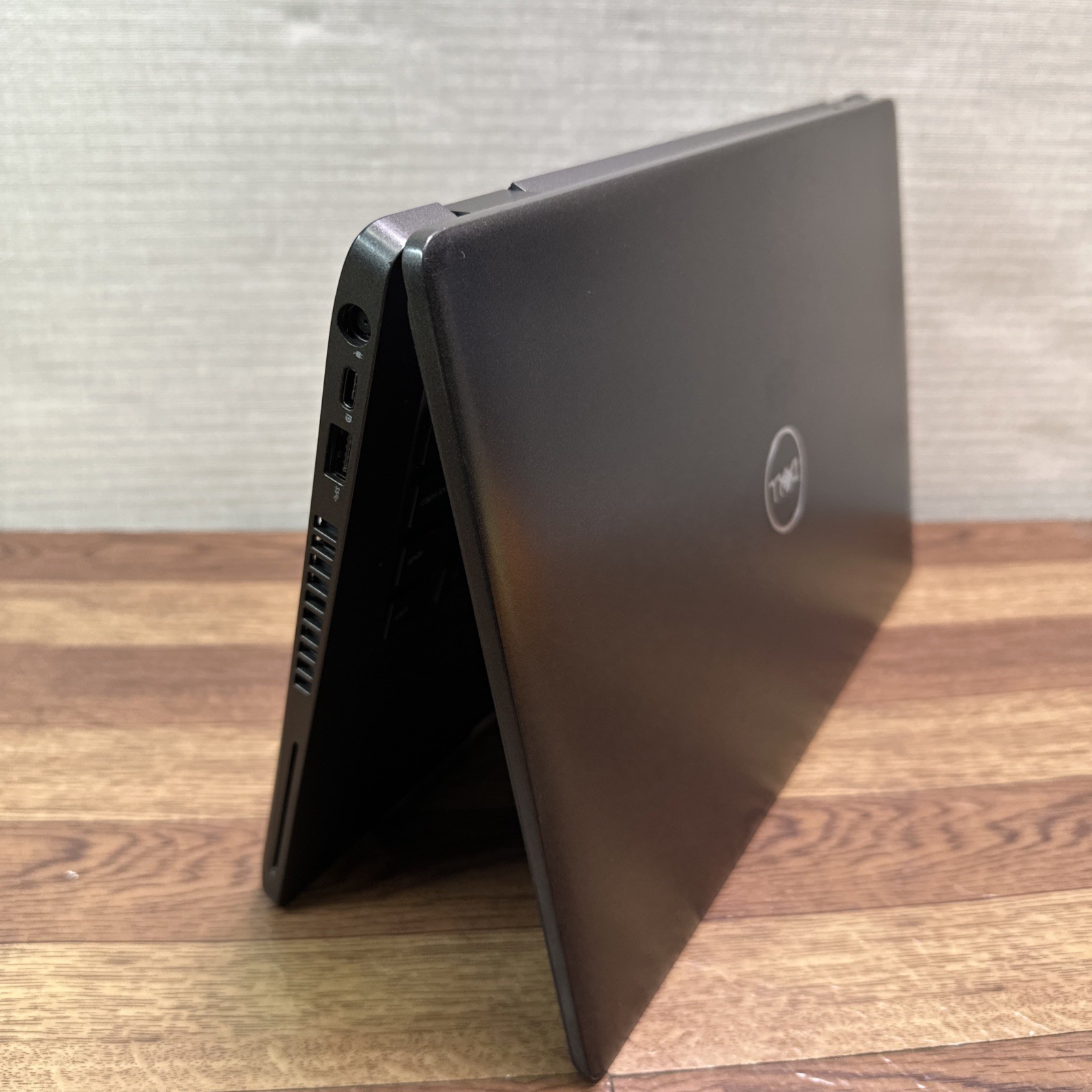 Dell Latitude 5400 14” Core i5-8365U 1.60GHz 256GB SSD 16GB RAM DDR4