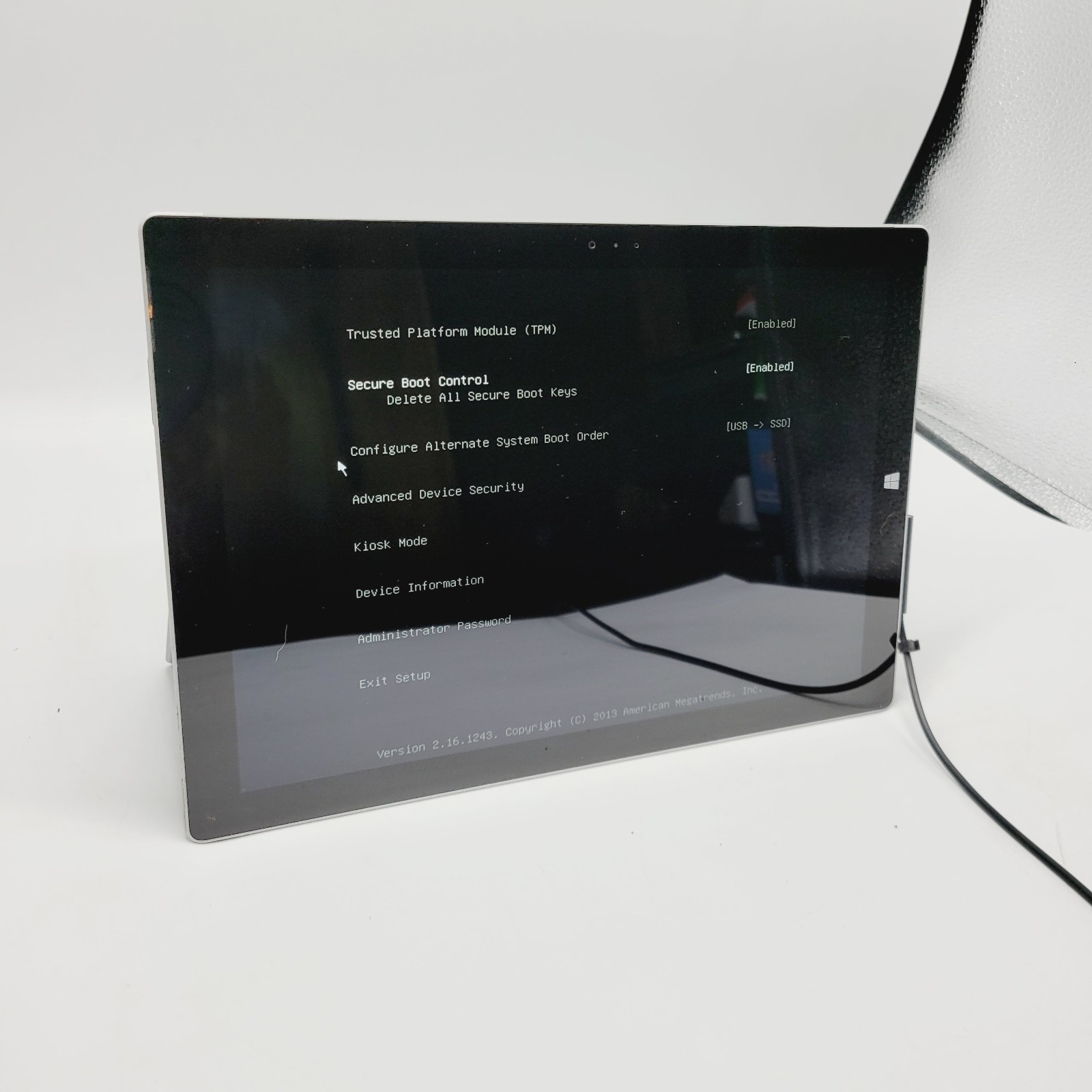 Microsoft Surface Core i7 4650U 1.7GHz 8GB RAM 256GB SSD 14″ ***Boot to Bios