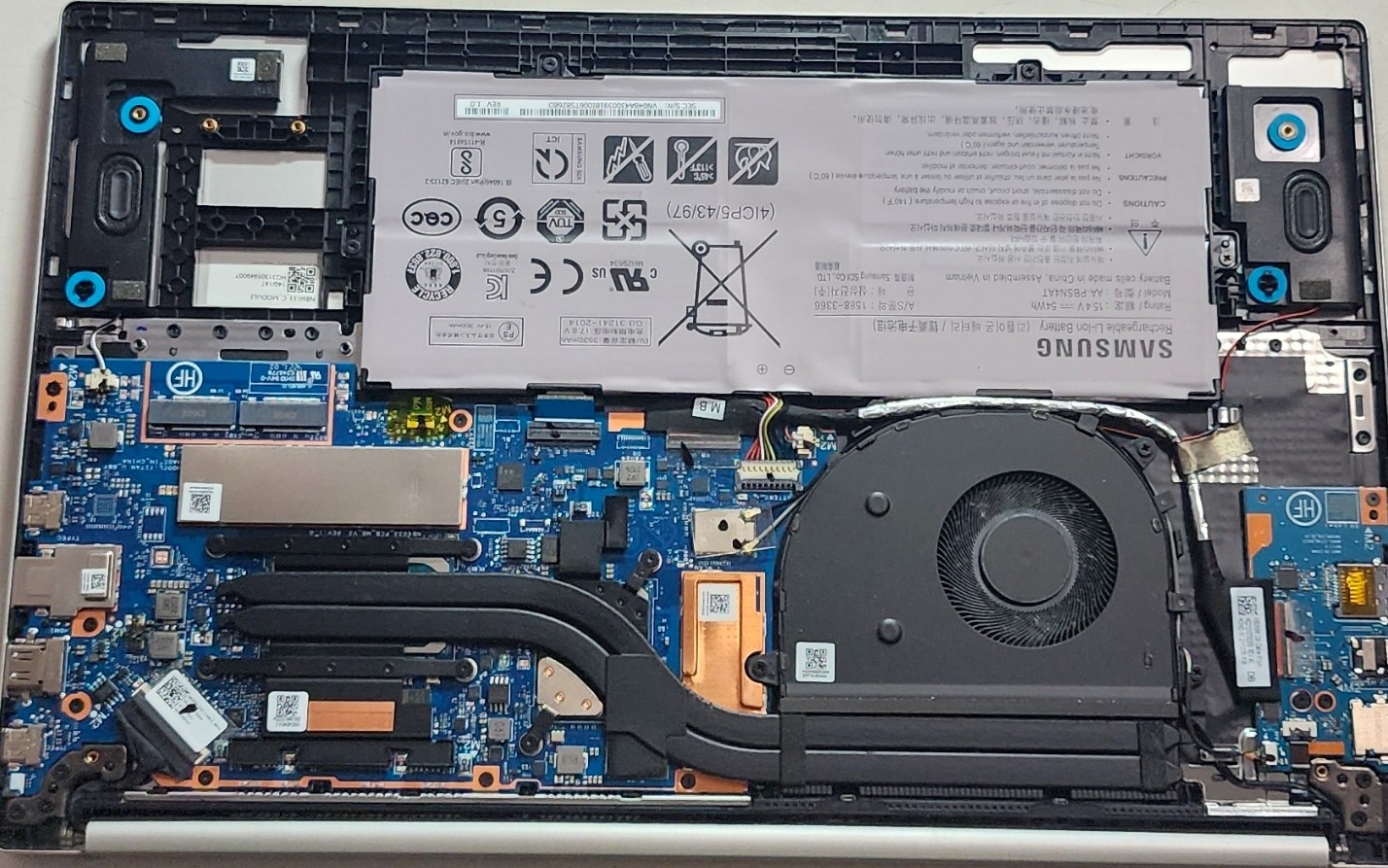 SAMSUNG NP750TDA 15.6″ i7-1165G7 16GB RAM- NO SSD -For Parts- NO POWER ON