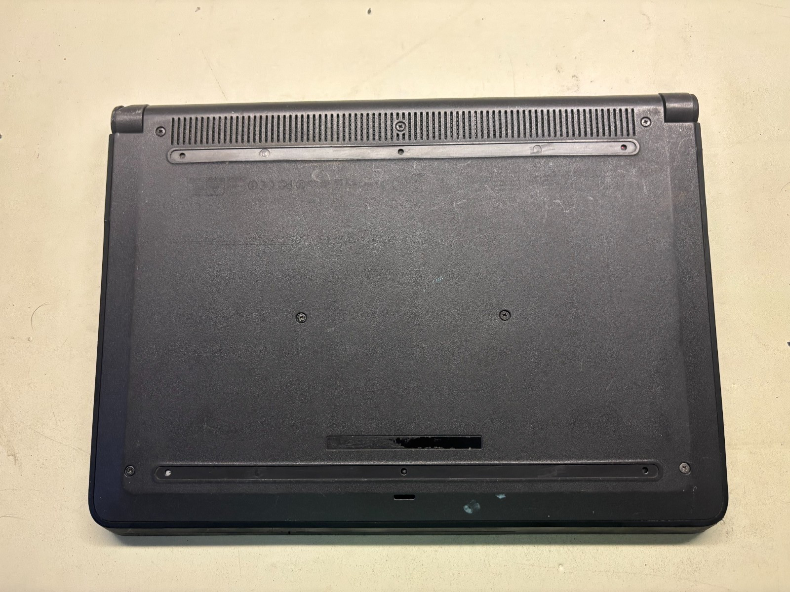 Dell Chromebook 11 P22T Touch ScreenIntel Celeron 2.16GHz W/Charger No Battery