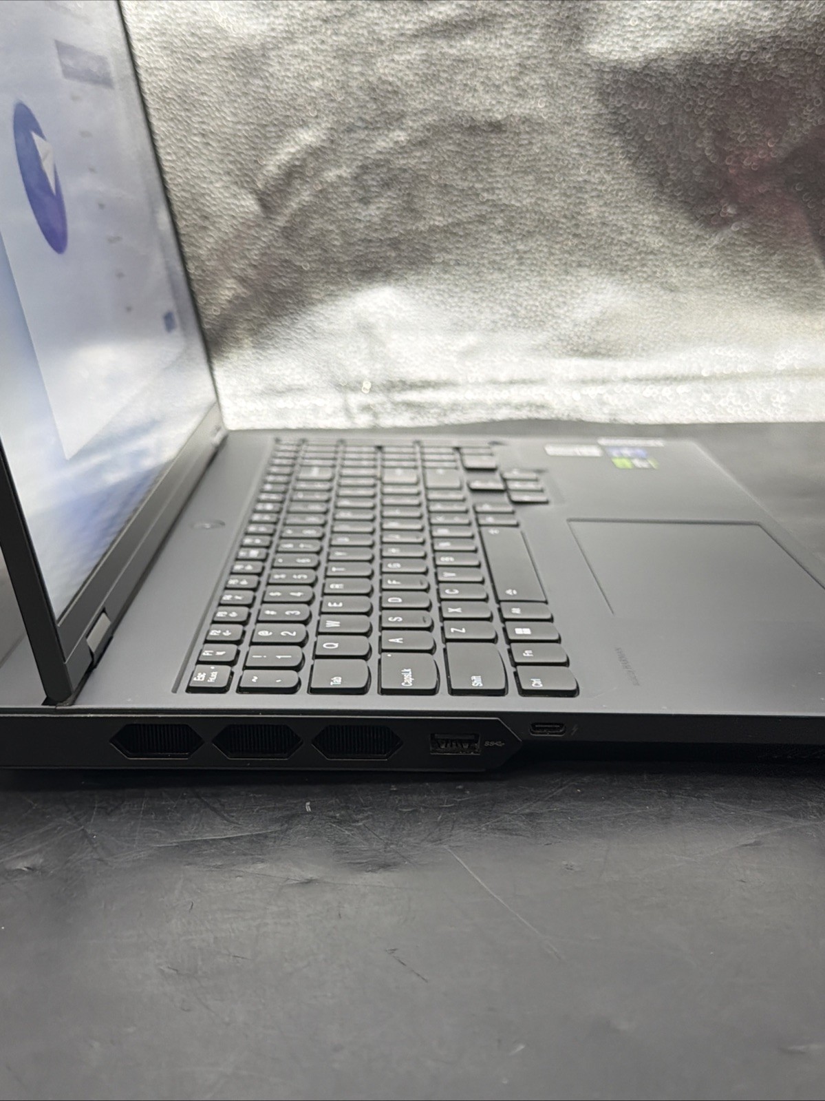 2024 Lenovo Legion Pro 7 16IRX8H 16″ (i9-13th @5.40GHz, 32GB RAM, 2TB SSD, 4090)