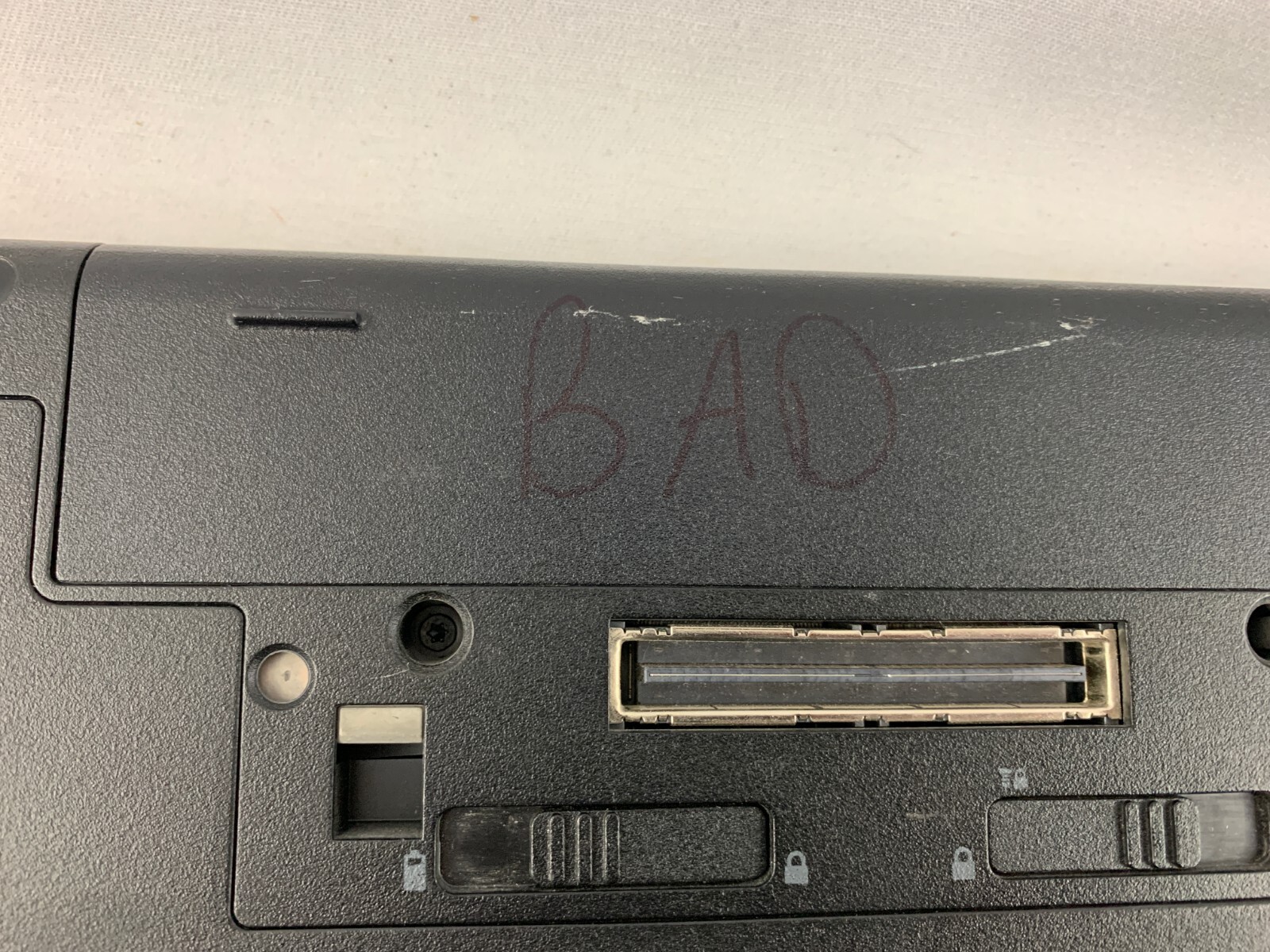 HP ProBook 650 G1 Laptop For Parts or Repairs, Powers On, Cracked Screen