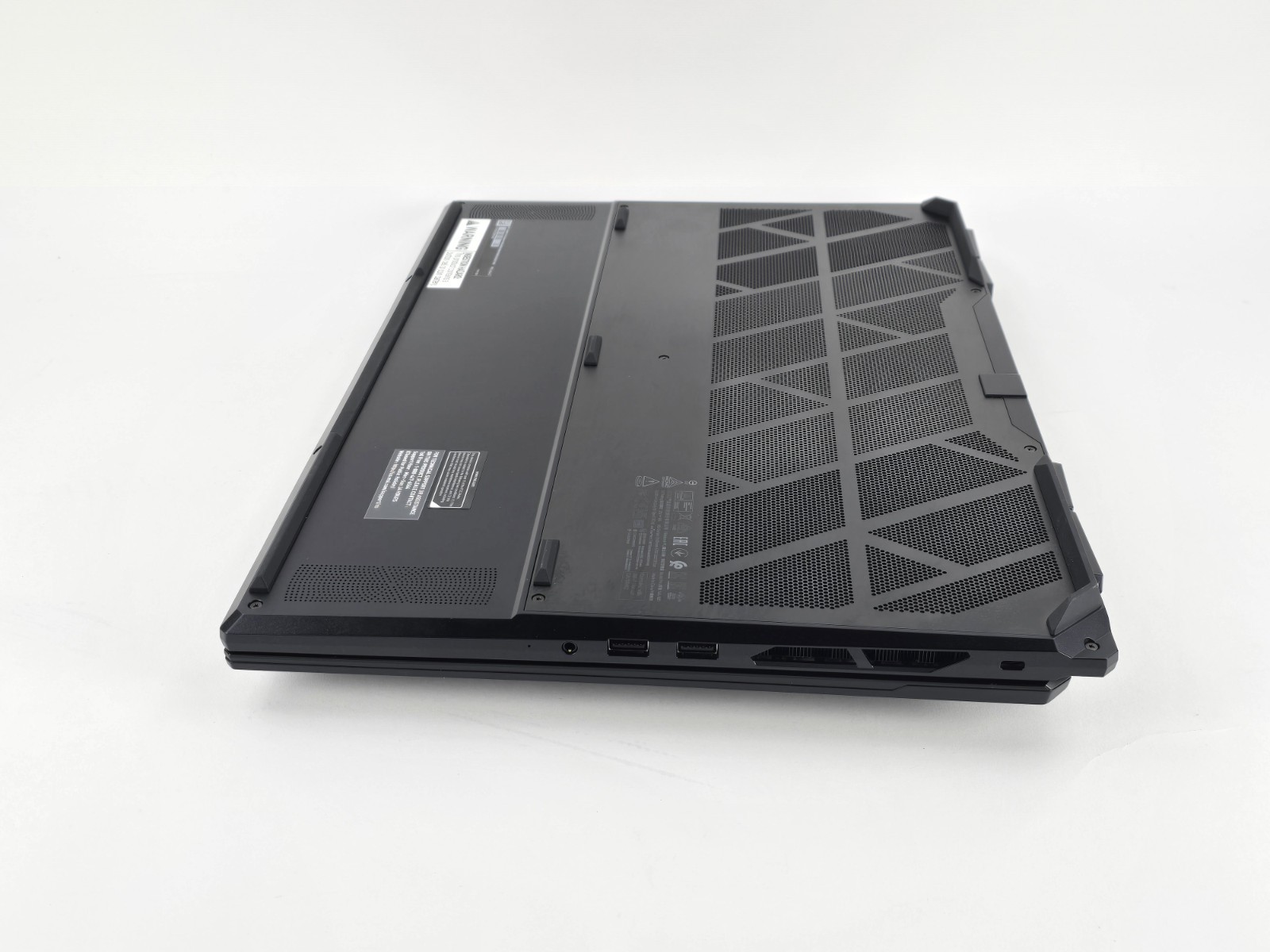 MSI Stealth 18 AI Studio 18″ UHD+ Ultra 9 185H 32GB 1TB RTX 4080 – Used – READ