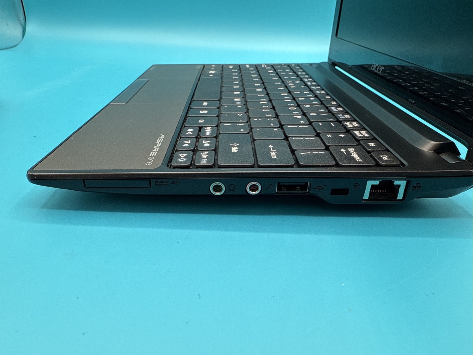 Acer Aspire One Happy PAV70 Black Mini Laptop Netbook Bodhi Linux Installed