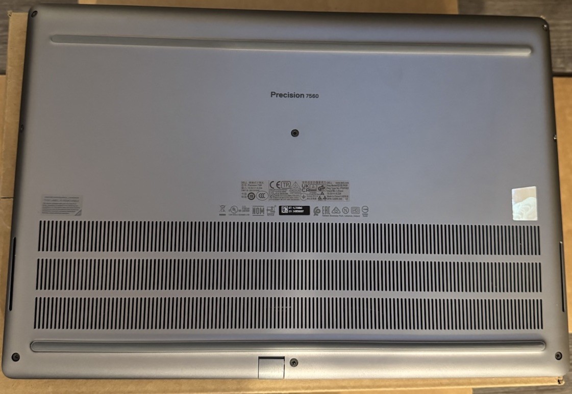 Dell Precision 7560 15.6″ i9-11950H 64GB RAM Intel UHD Graphics Silver NO SSD