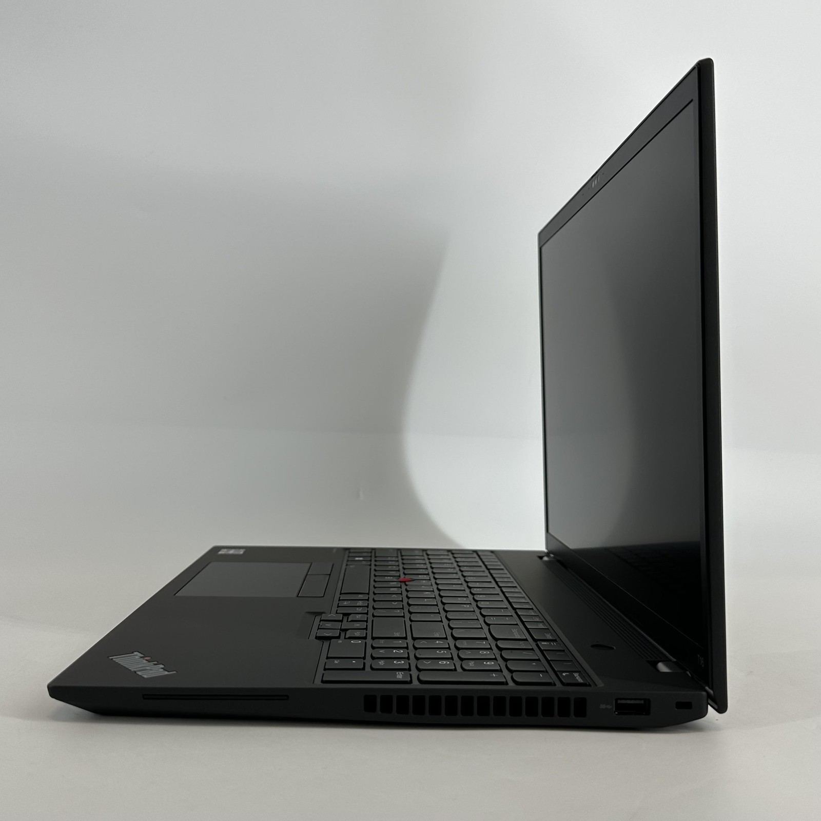 Lenovo ThinkPad T16 Gen 2 FHD+ TOUCH 3.3 GHz Ryzen 7 PRO 7840U 16GB 512GB SSD