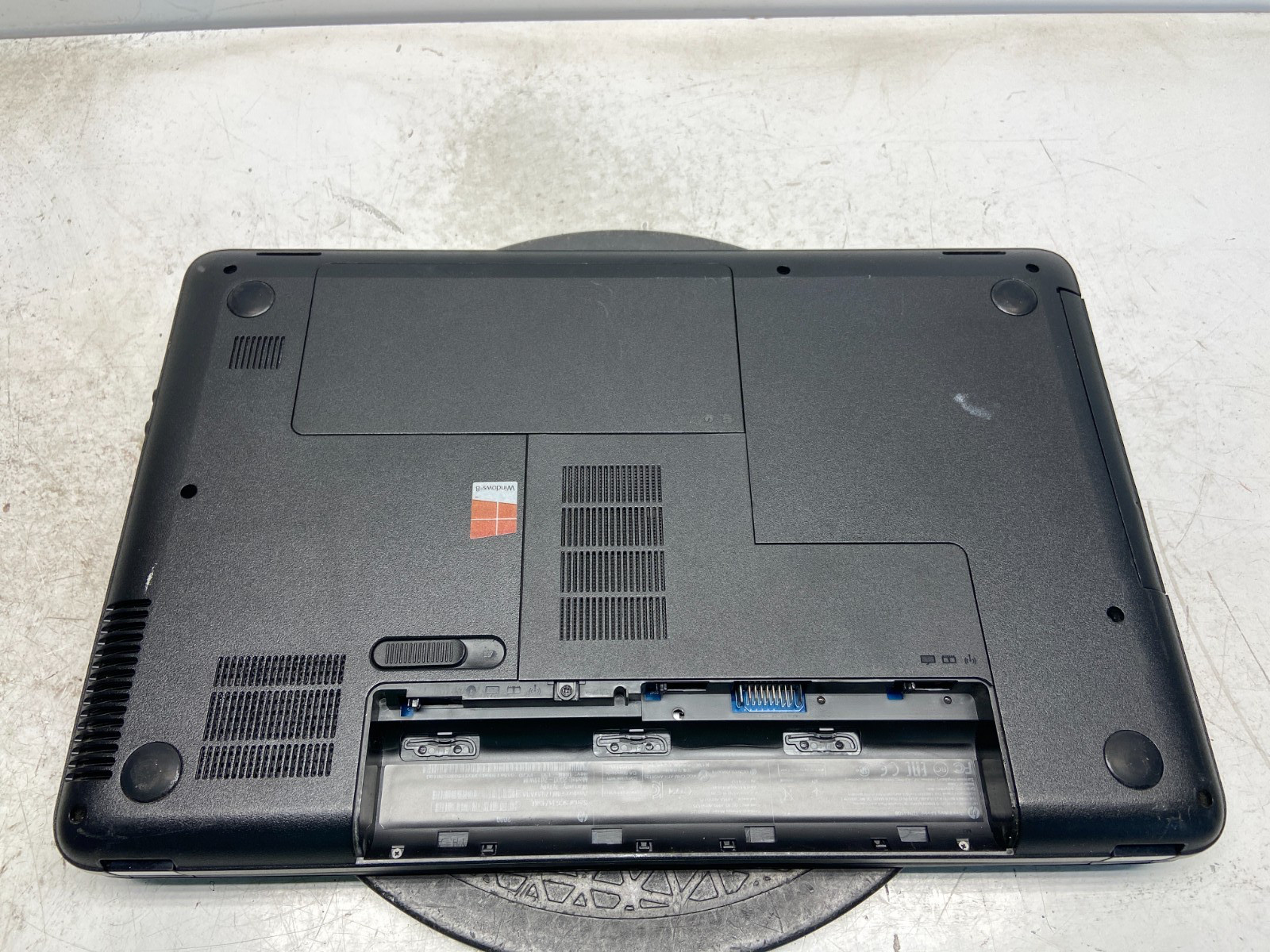 HP 2000-2D19WM AMD E-300 1300MHz 4 GB NO HDD