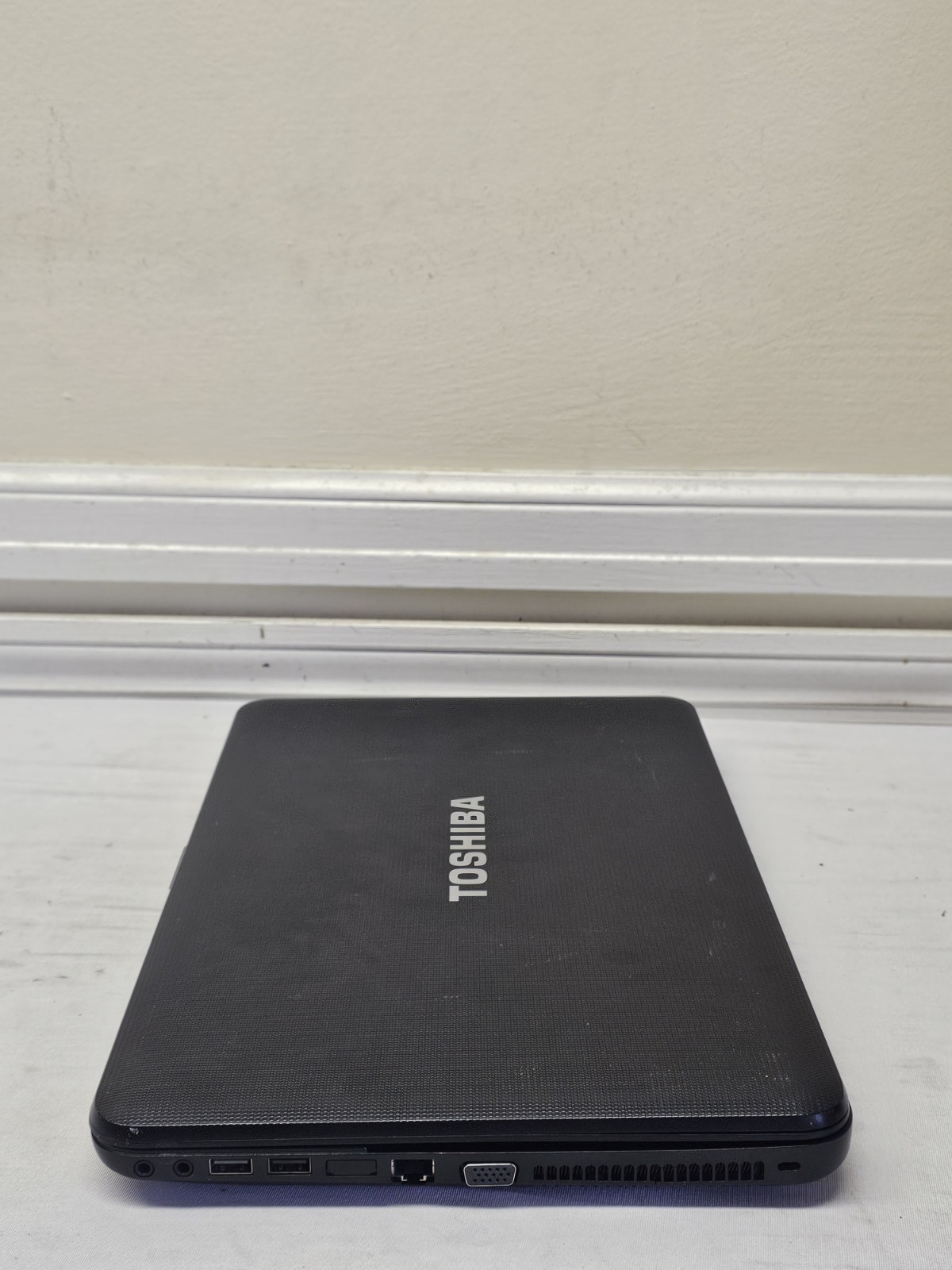 Toshiba Satellite C855D Laptop – AMD E-300 – 4GB RAM – 320GB HDD BAD BATT Win 10