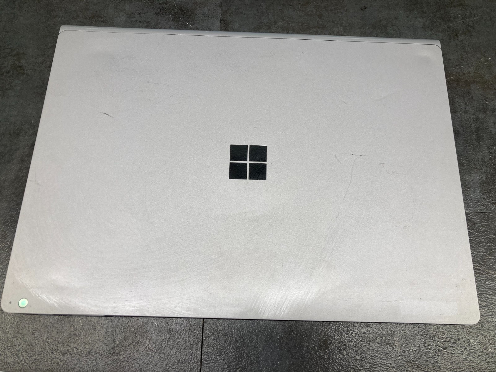 Microsoft Surface Book 3 1900 13.5″ i7-1065G7 16GB 256GB 1660 MaxQ W11 – Read!