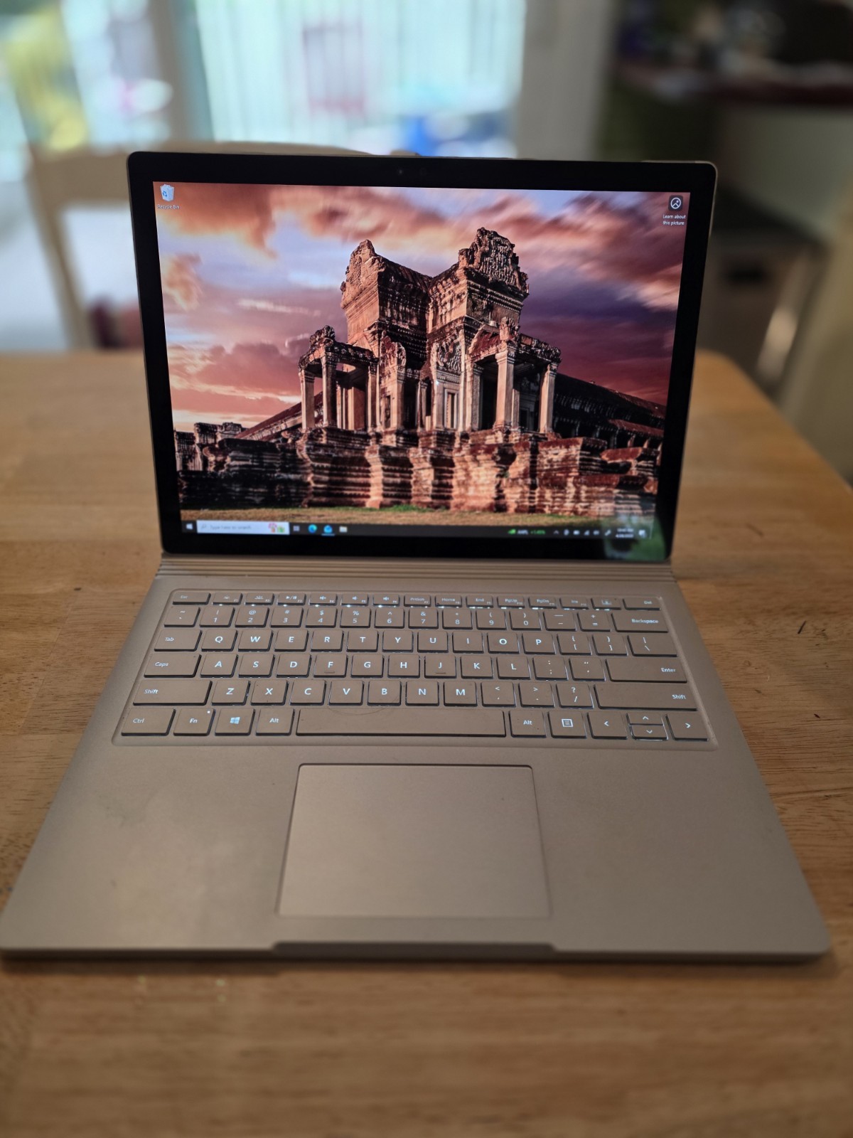 Microsoft Surface Book 13.5″ i7-6600 16GB 512GB GTX 965M Performance Base – READ