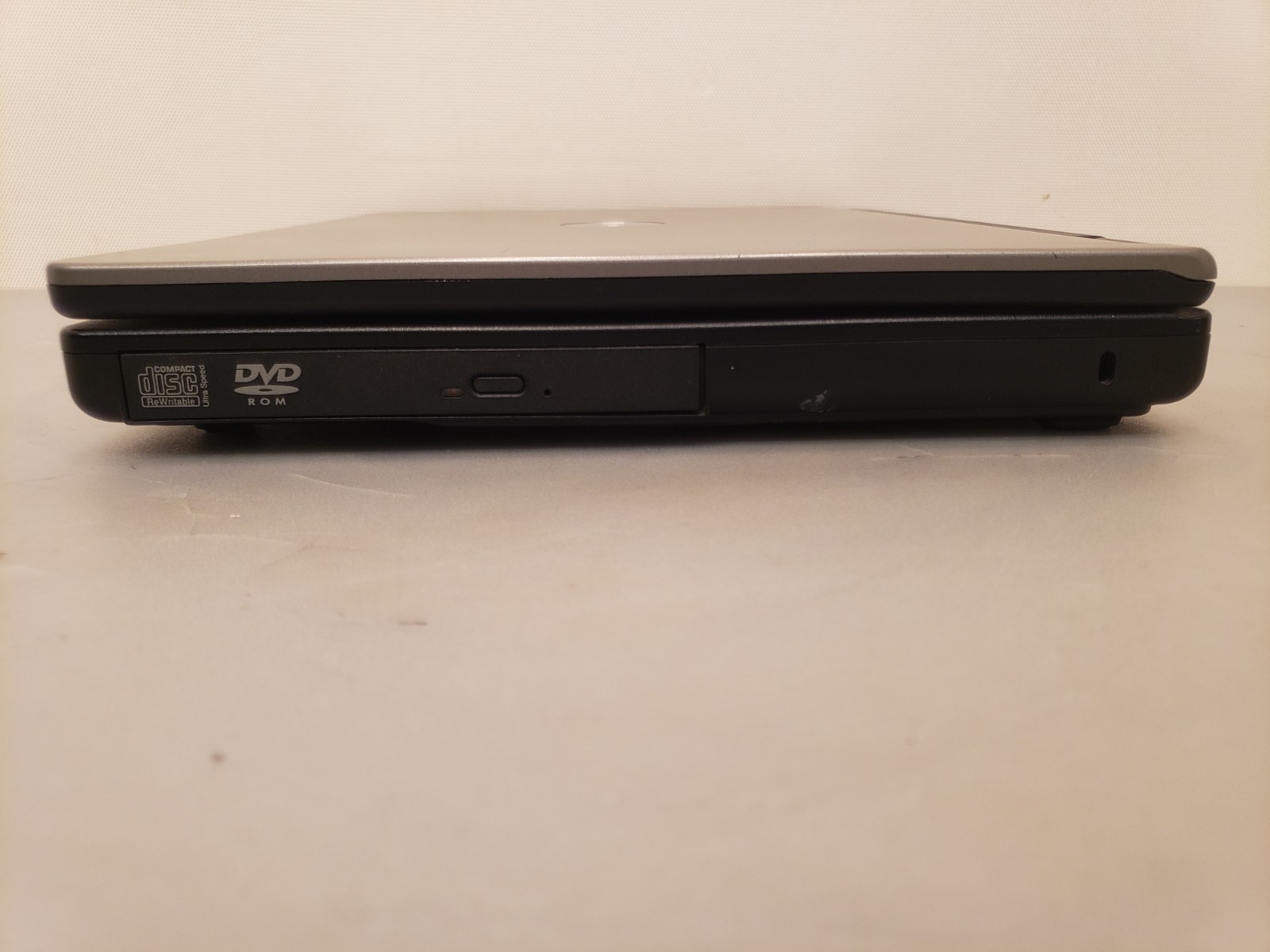 Vintage Dell Inspiron B120 Laptop Intel M 1.5GHz 1GB 20GB 14″ Wide XGA WinXP