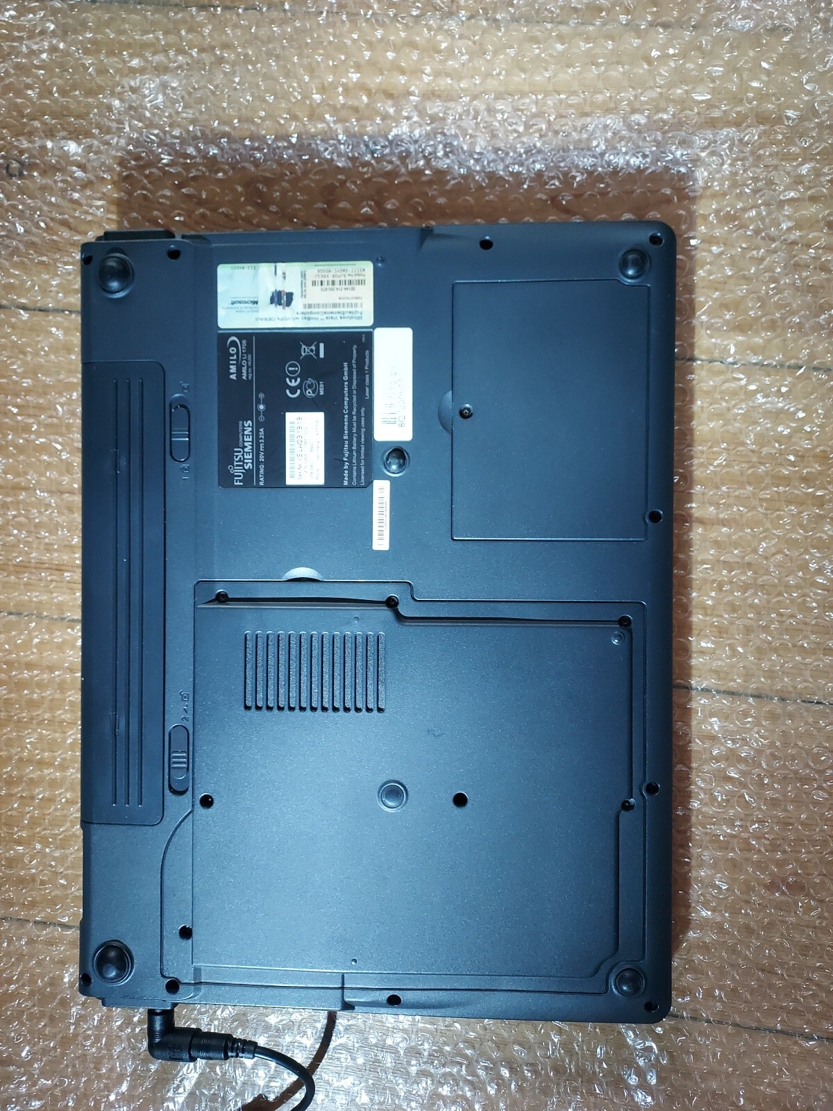 Fujitsu Siemens Amilo LI 1705 Laptop