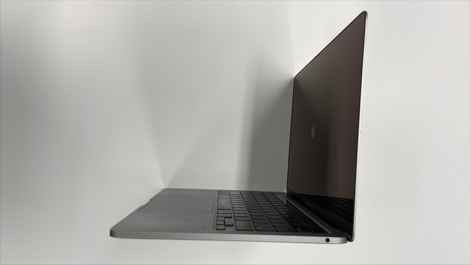Apple MacBook Pro 13.3″ M1 8-Core CPU and 16-Core Neural Engine 8GB 512GB SSD