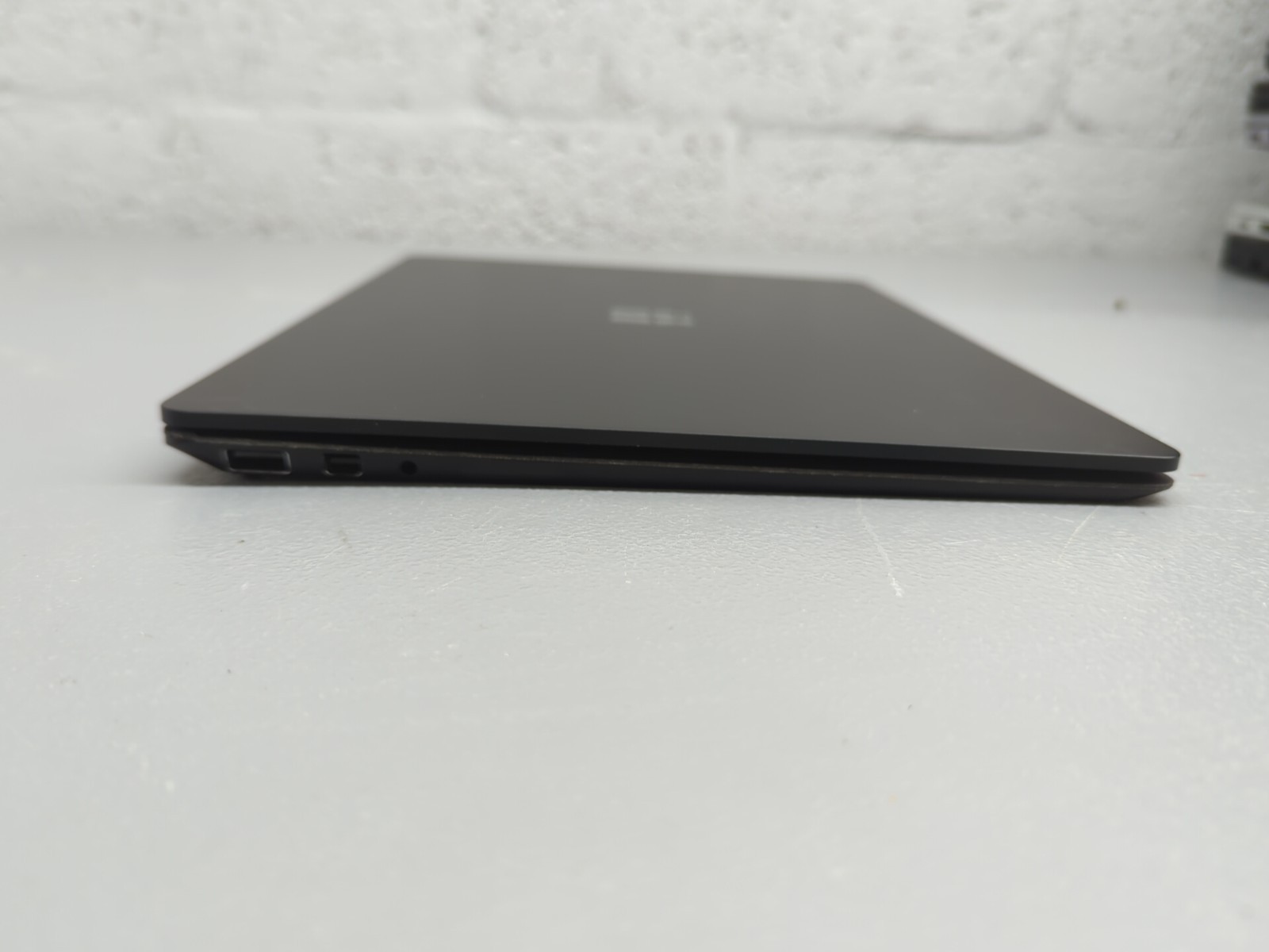 Microsoft Surface Laptop 2 13.5″ i7-8650U 16GB 512GB SSD Win 11 Pro – Used