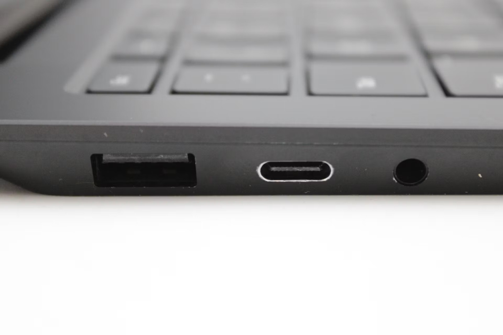 Microsoft Surface Laptop 4 Used 13.5″ i7-1185G7, 16GB RAM, 256GB NVMe