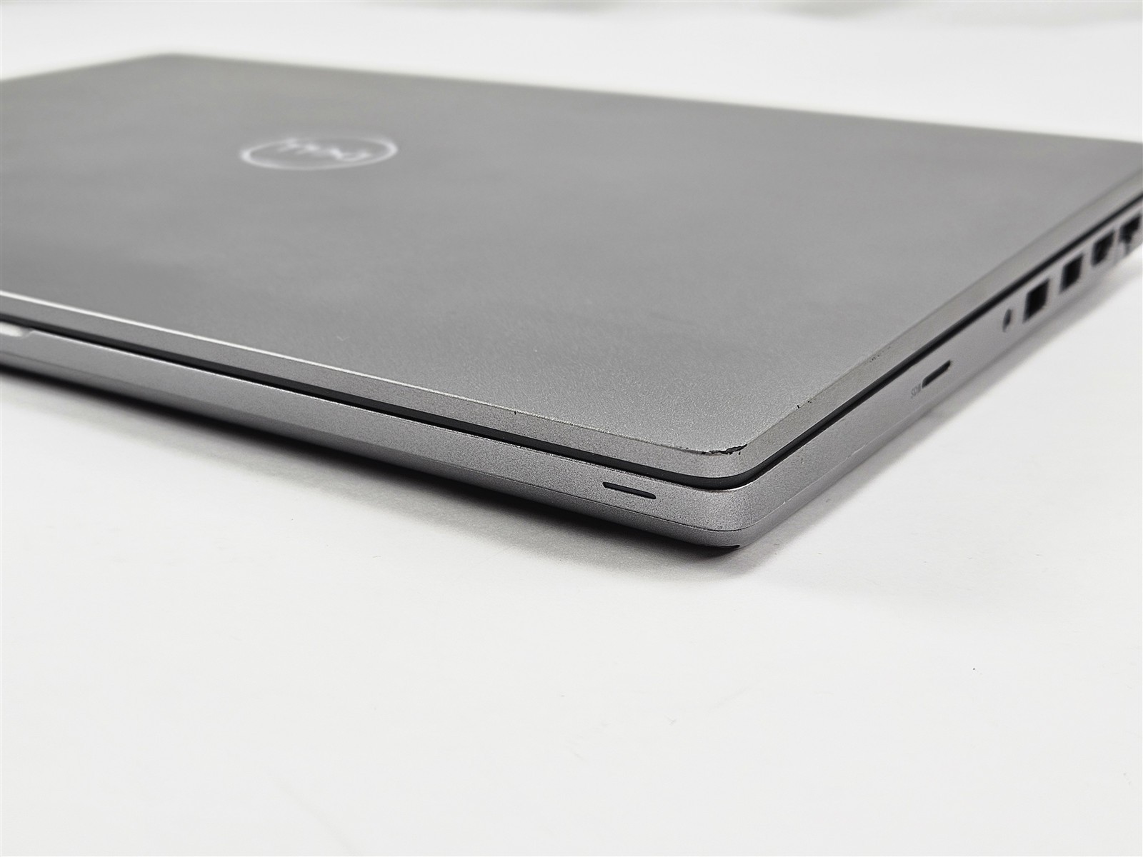 Dell 14″ Latitude 5421 Intel Core i7-11850H 16GB 256GB SSD Business Laptop Gray