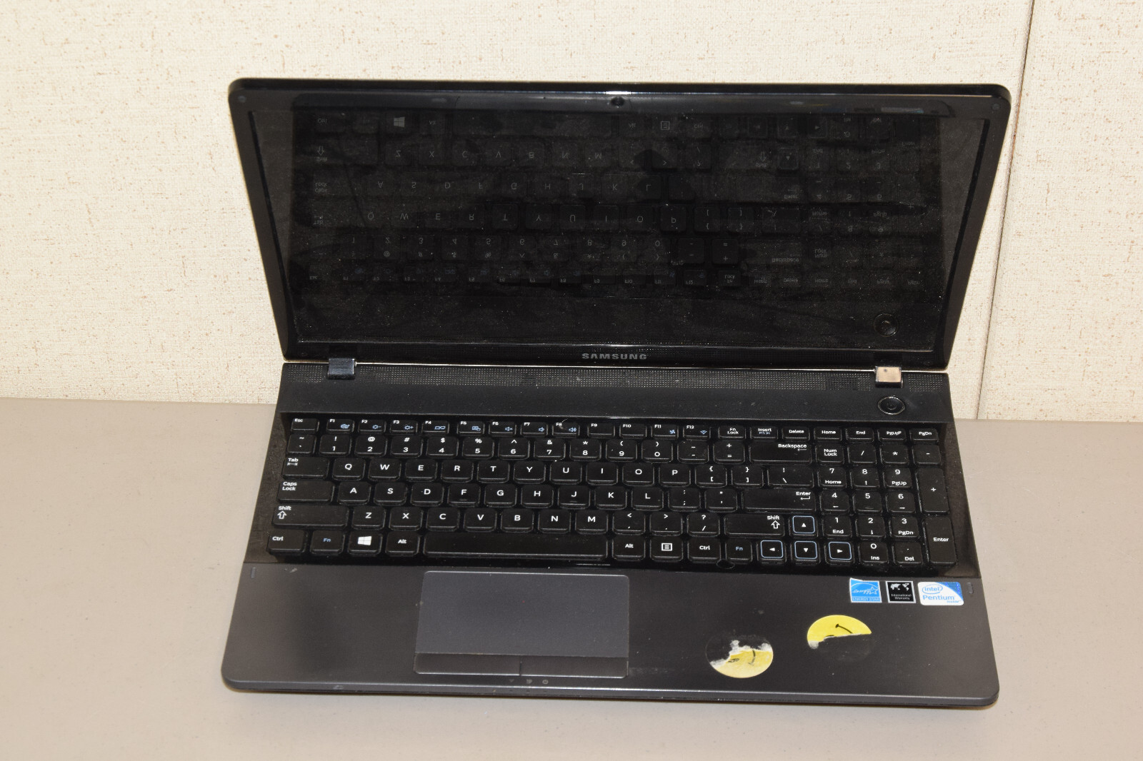 DEAD JUNK Samsung 300E NP300E5C-A0CUS 15.6″ Laptop Incomplete AS IS Parts Repair