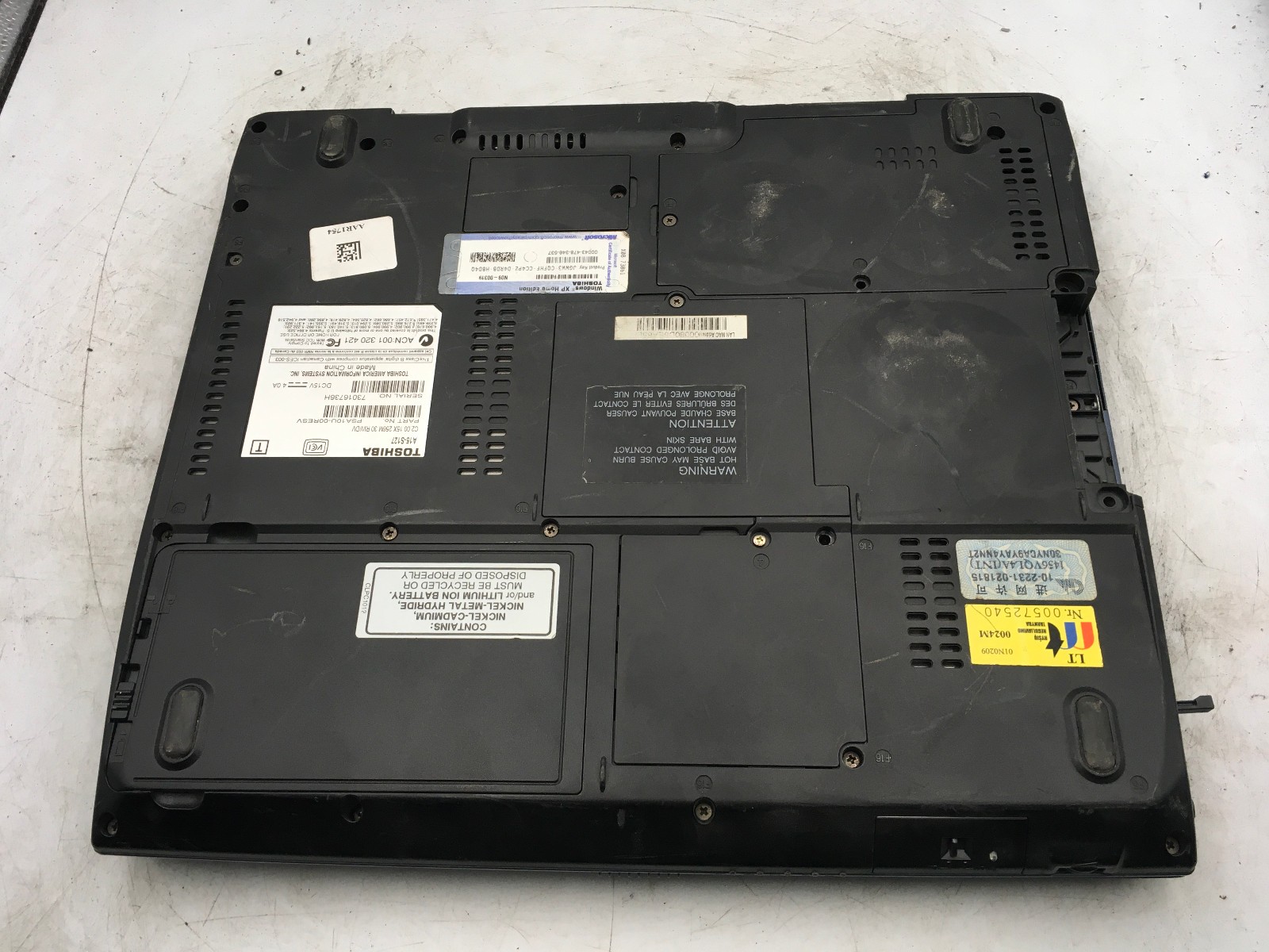 TOSHIBA SATELLITE A15 S127 -FOR PARTS/BAD HINGE- INTEL CELERON – NO RAM -READ-BB
