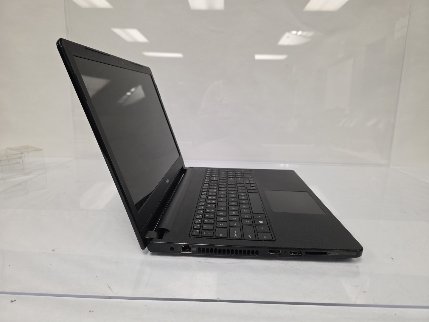 Dell Inspiron 5558 laptop |2GB RAM|NO HDD| Intel core i3- 5015U