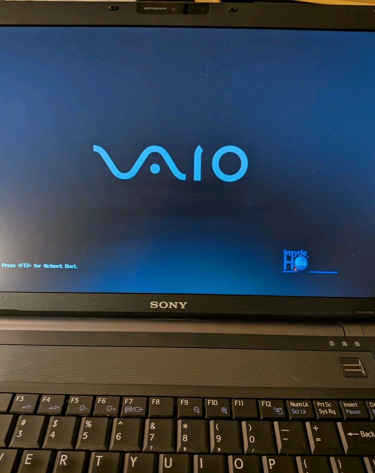 Vintage Sony Vaio VGN-BZ562P20 Laptop 15.6 LCD PCG-9Z1L. w/ adapter & Dell bag.