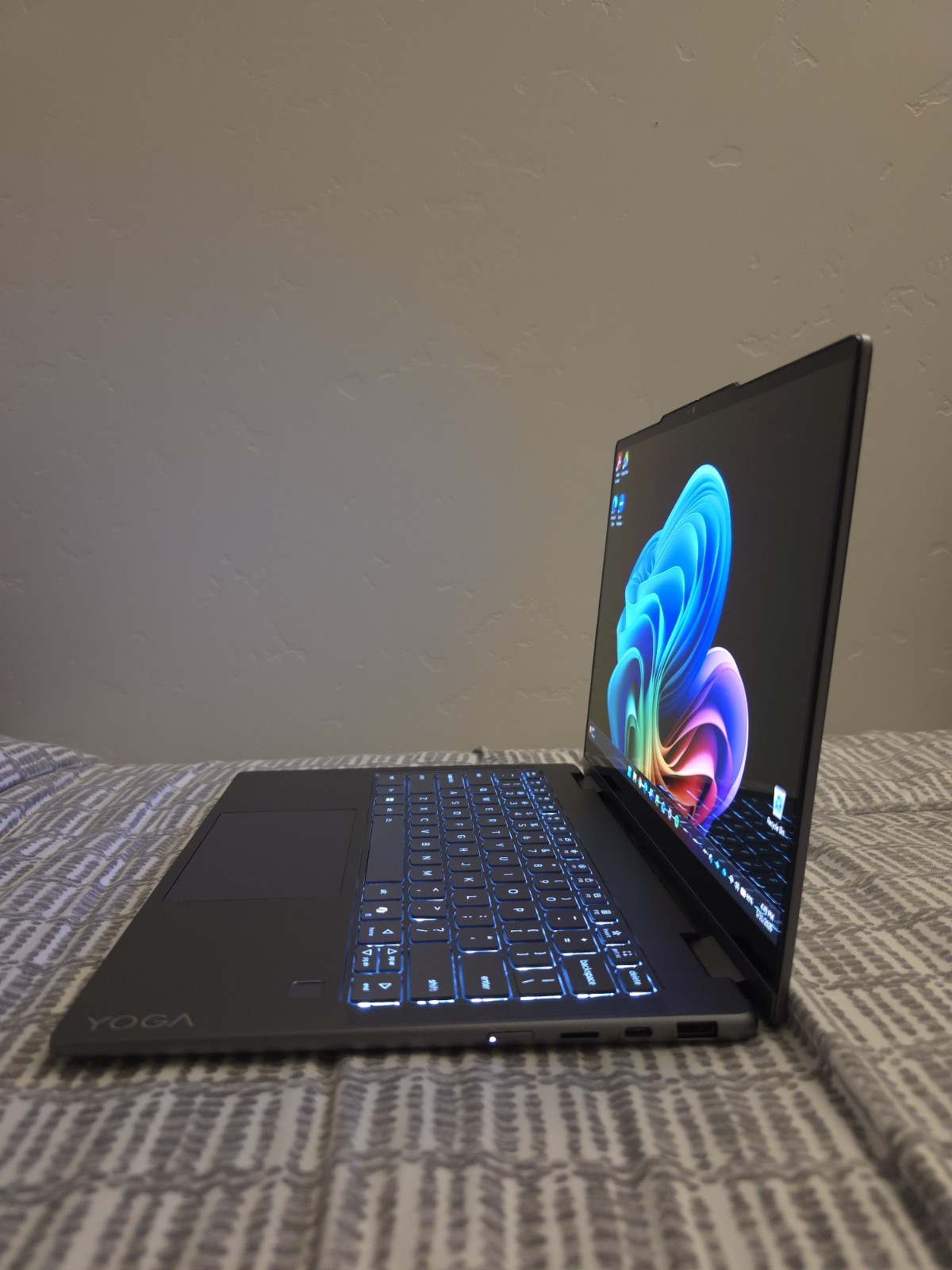 Lenovo Yoga 7i 2-in-1 14″ Touch Intel Core Ultra 5 226V 16GB 512GB SSD