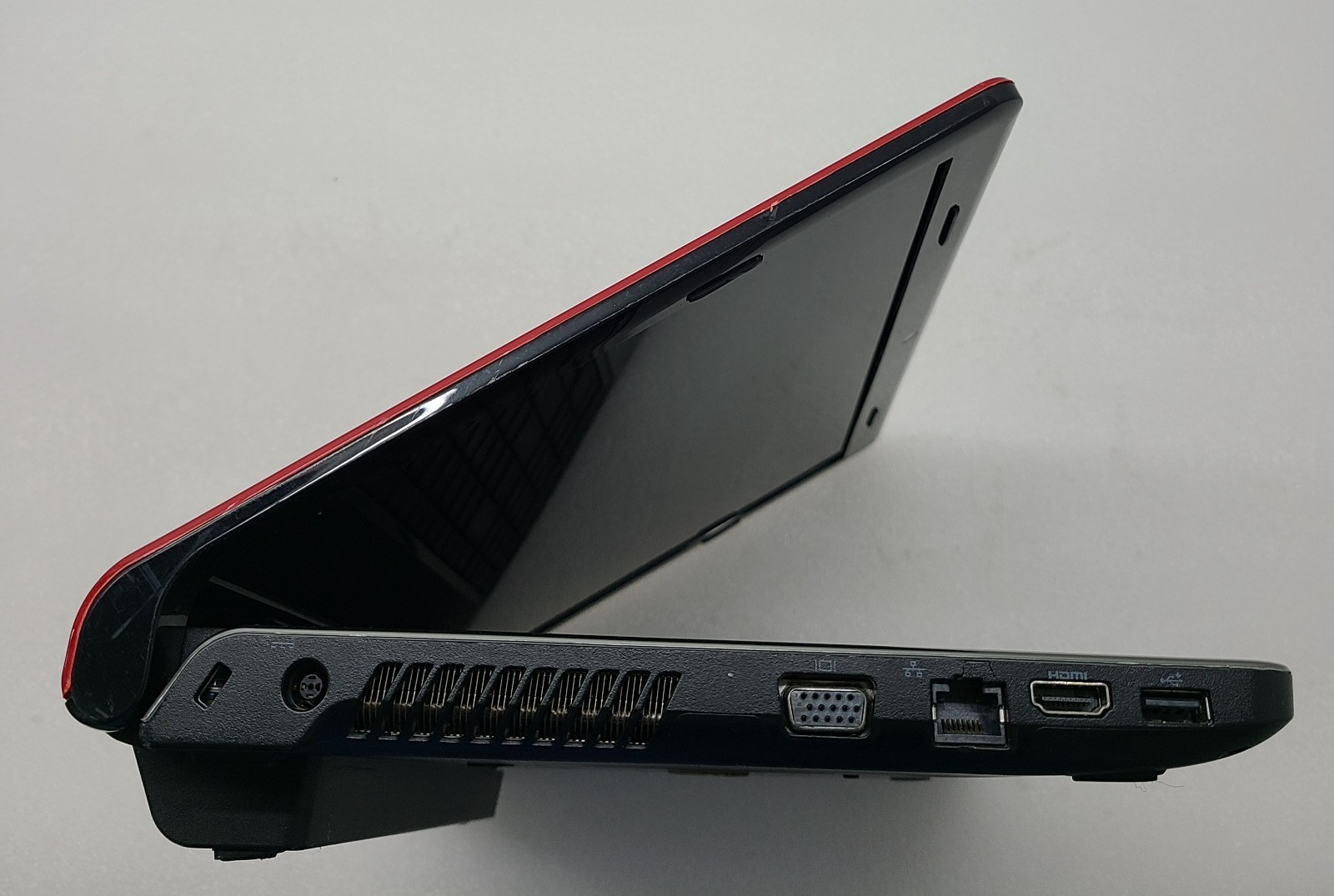 Dell Inspiron 1564 Laptop Intel I3-M330 3GB Ram NO HD/OS (FL)