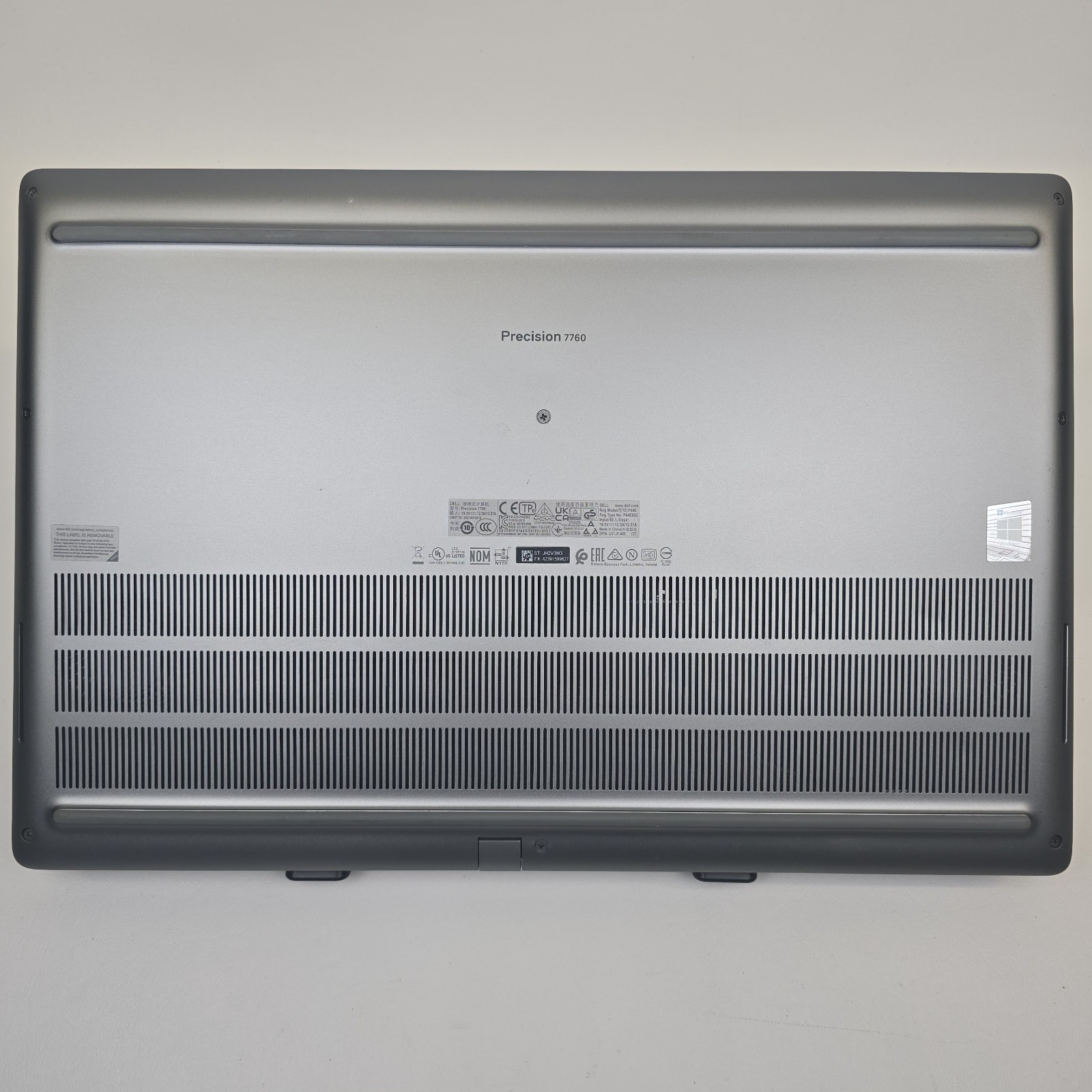 Dell Precision 7760 FHD Xeon W-11855M 64GB 1TB Intel UHD NO OS/AC