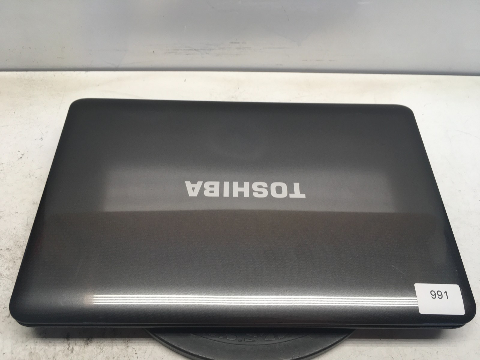 Toshiba Satellite L655-S5166X Intel Core i5-2410M 2.3GHz 4 GB – Cracked Screen