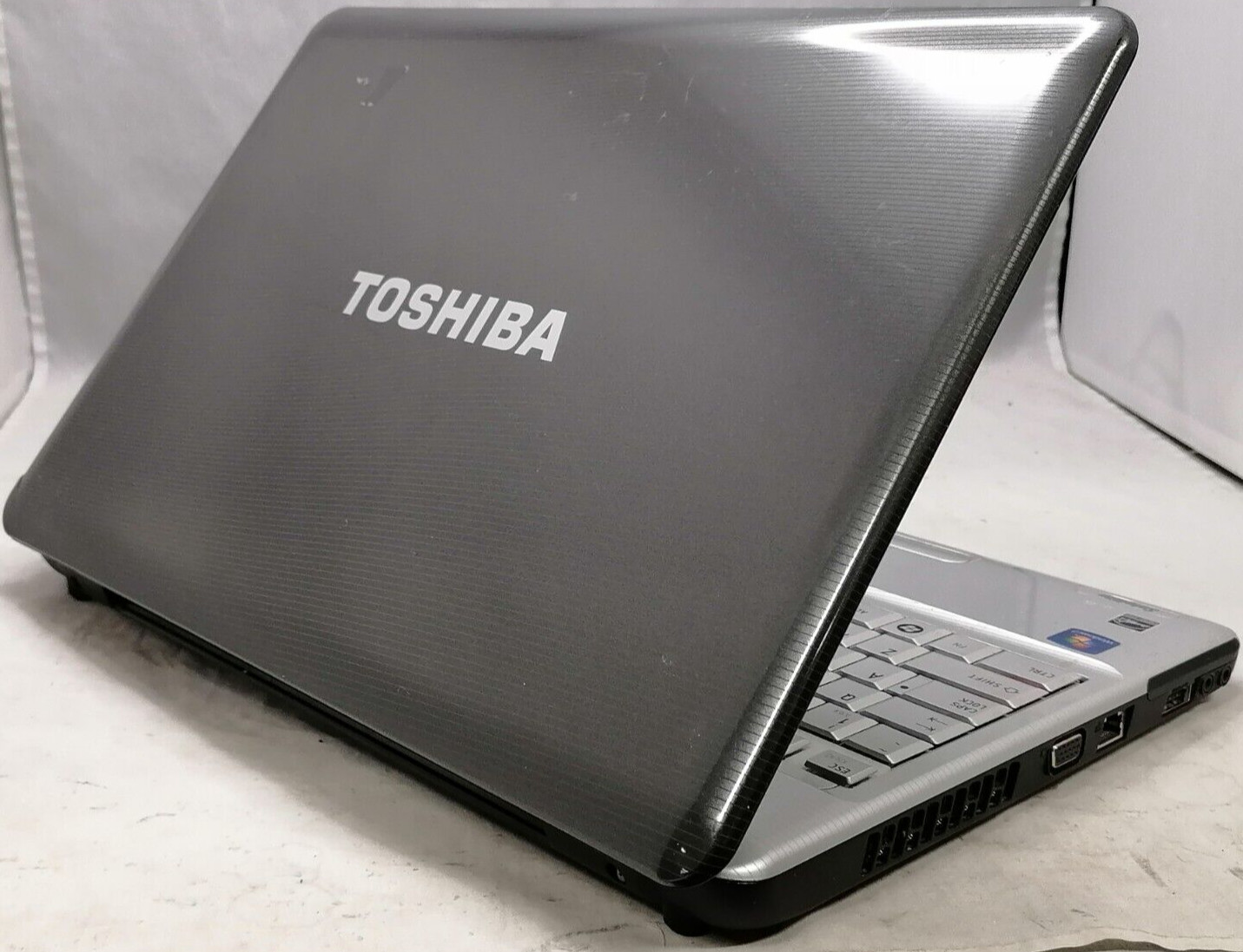 FOR PARTS 15.6″ Toshiba Satellite L505-ES5018 (Pentium T4400/3GB RAM/NO HDD)