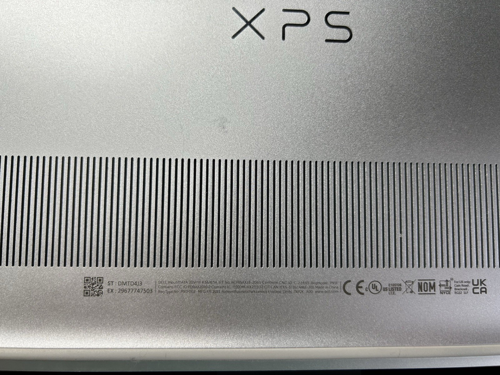 Dell XPS 15.6″ FHD 512GB SSD Intel Core i7 11800H 16GB RAM NVIDIA 3050 Ti 4GB