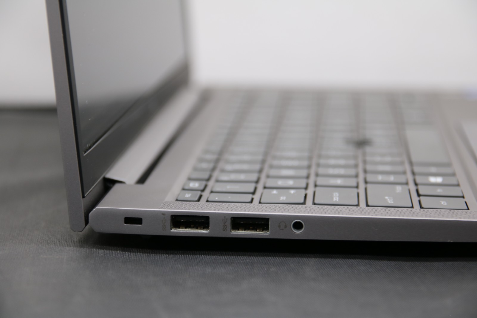 HP EliteBook 6 G1i 16 ZBOOK – i7-1165G7 – 16GB, 256GB, Windows 11 Home + Adapter