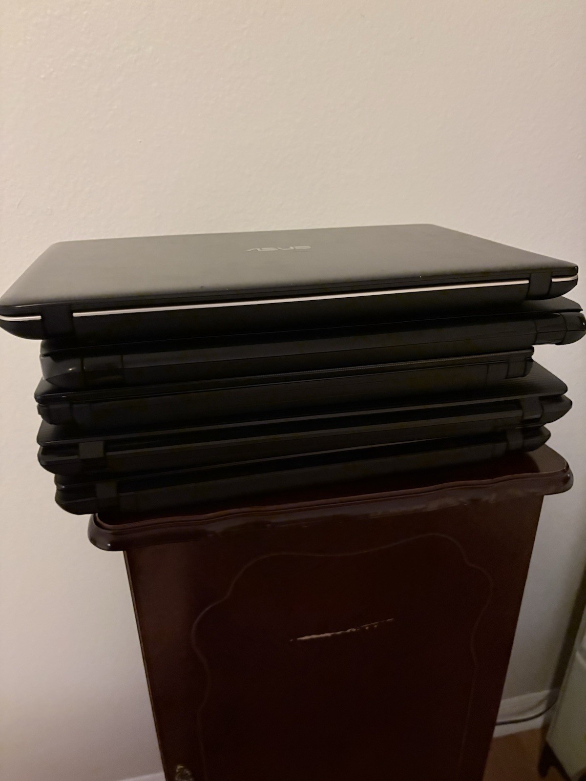 LOT OF VARIOUS BRANDS LAPTOPS/UNTESTED/FOR PARTS OR REPAIR – Dell – Hp – Gateway