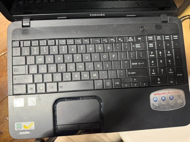 Toshiba Satellite C855D-S5320 500 GB, 15.5″ LED TruBrite Laptop, Tested, *READ*