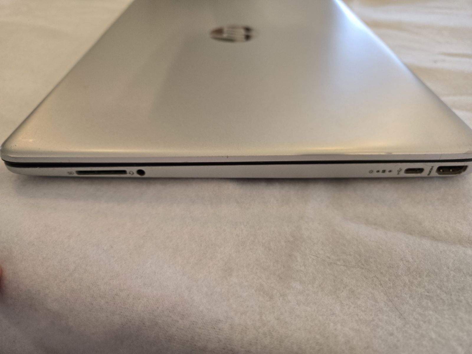 HP laptop/notebook, Webcam, Wifi, Windows 11, Touchscreen, Comes with charger