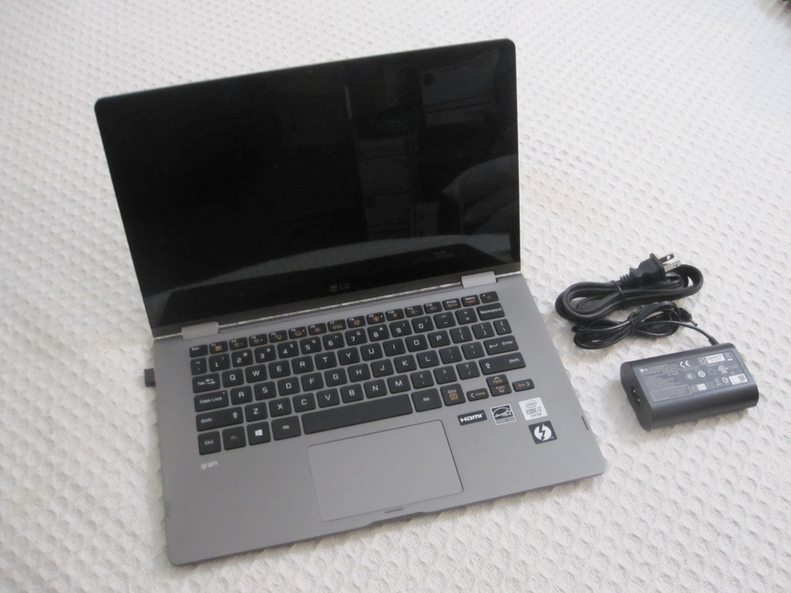 LG Gram 14T90N 2-in-1 Intel i7-10510U – 16gb RAM – 1 TB SSD (Two 512GB) – READ