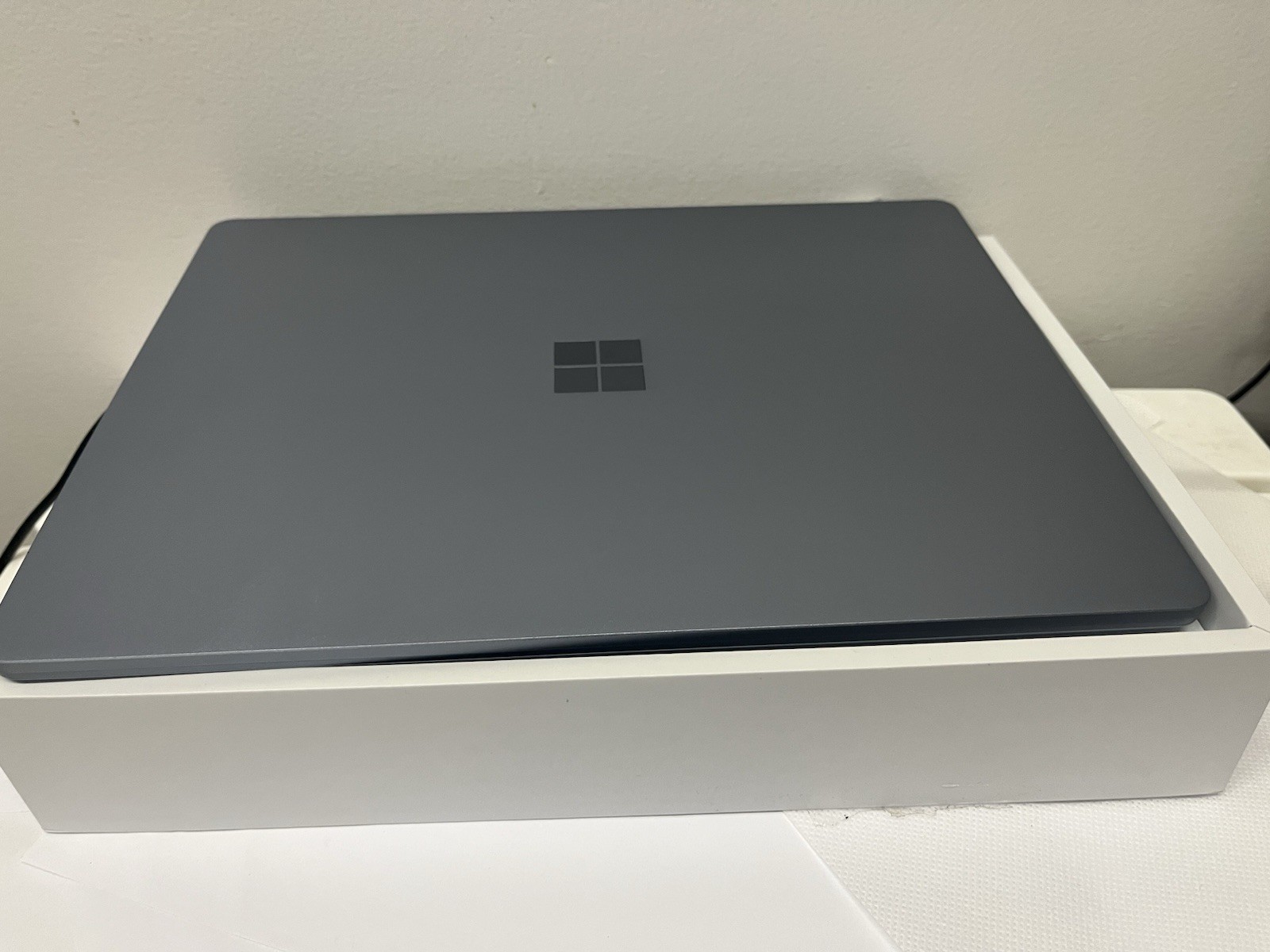 Microsoft Surface Laptop Go 3 12.4″ Intel Core I5, 8GB RAM, 128GB SSD Ice Blue