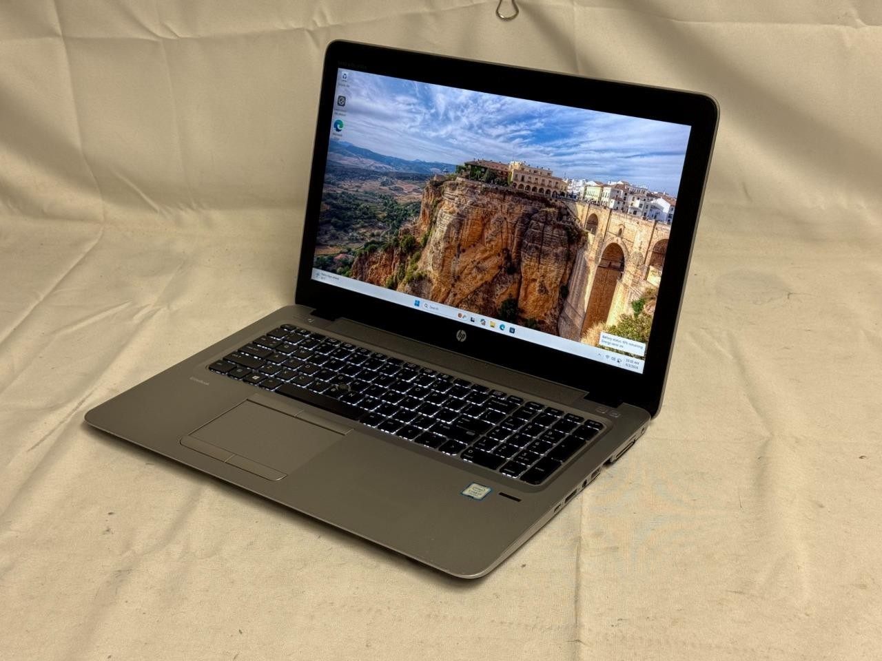 HP EliteBook 850 G4 8GB RAM, i7-7500U, 2.70GHz, 256GB SSD Windows 11