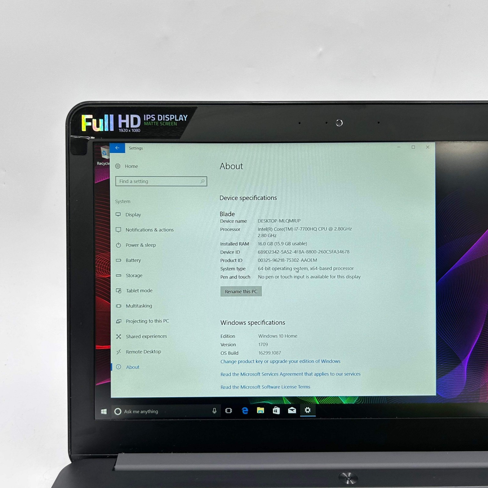 Razer Blade 14 RZ09-01953E71 14″ i7-7700HQ 16GB RAM 256GB SSD GeForce GTX 1060