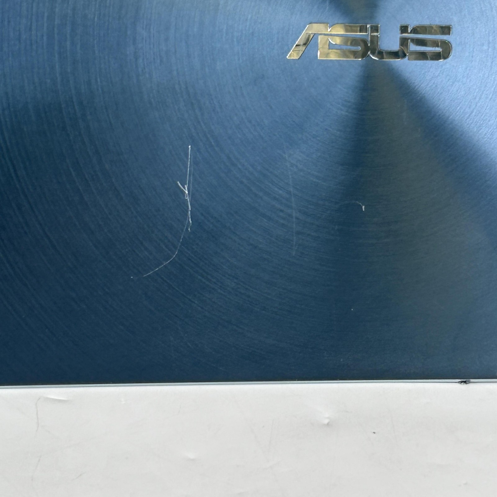 Asus Zenbook Pro Duo 15 4K TOUCH 2.4 GHz i9-9980HK 32GB 1TB SSD RTX 2060 Good