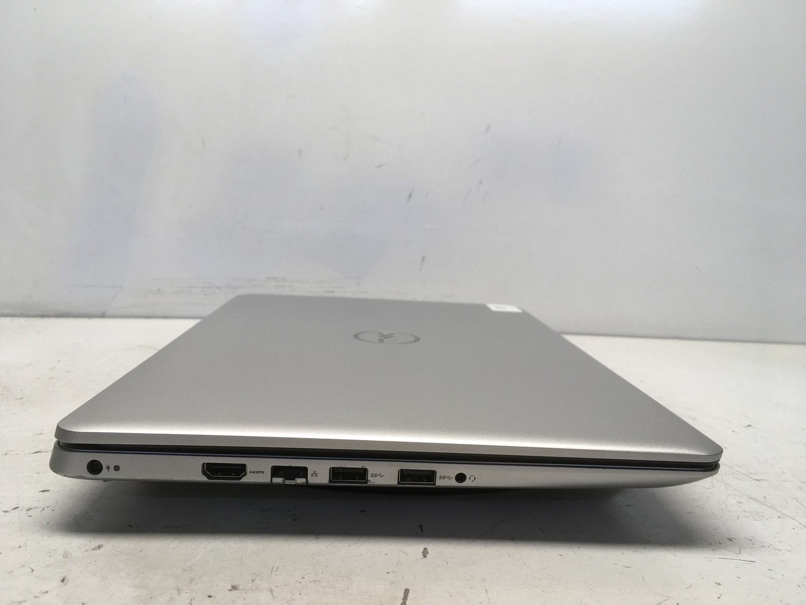 Dell Inspiron 15 5584 Series Intel i3 8th gen No RAM / HDD/ Batt – For Parts