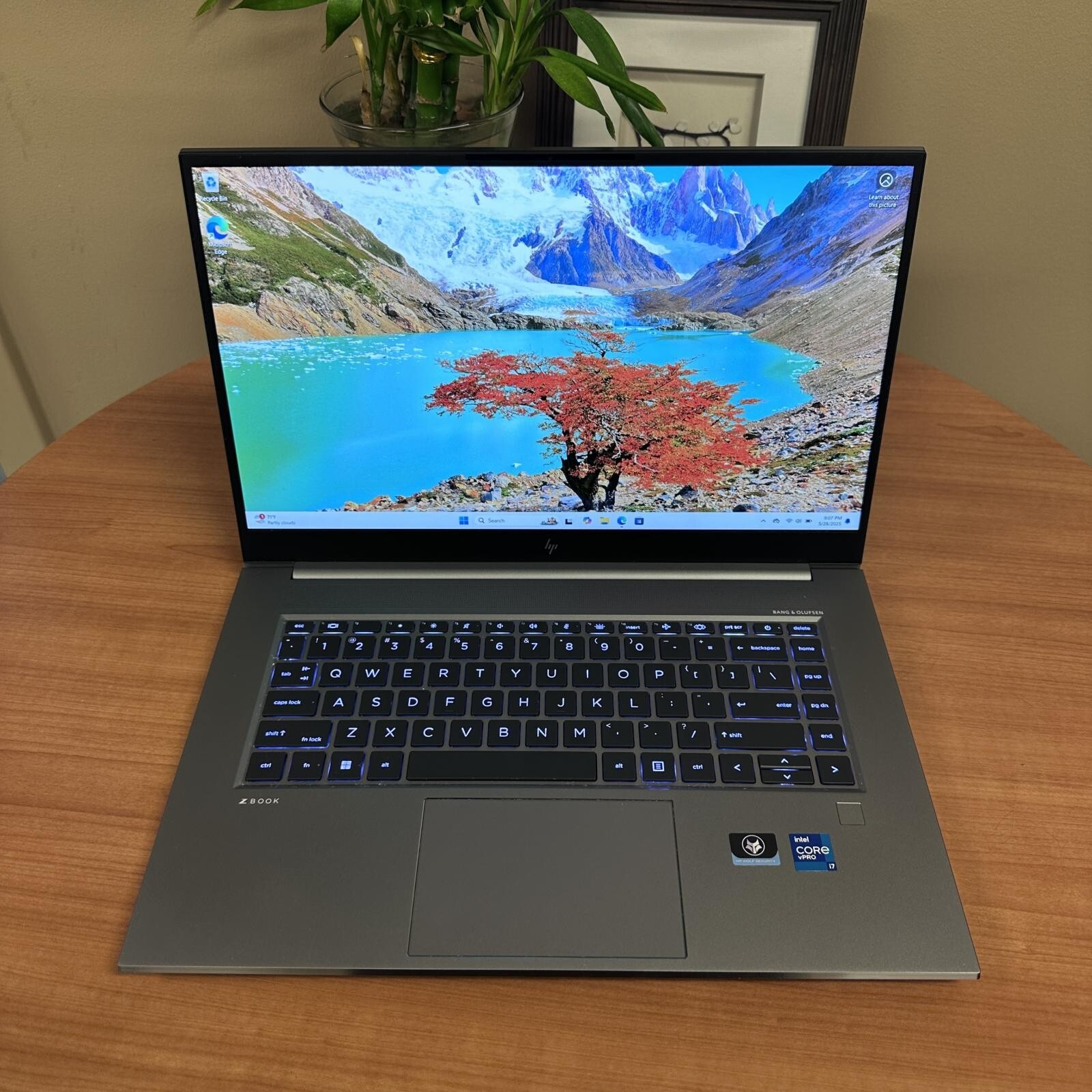 HP ZBook Studio 15.6″ G8 Mobile Workstation, i7-11850H, 32GB, 1TB, NVIDIA T1200