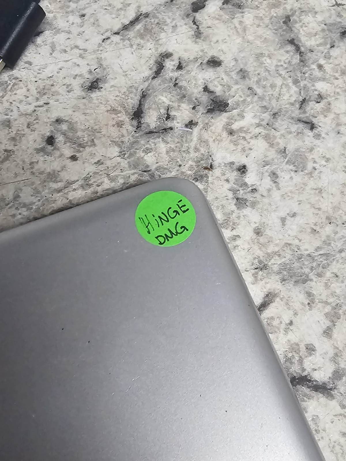 HP Laptop 17-by0062 i5-8250U, 8GB RAM, TOICH NO SSD / Charger – Special P&R